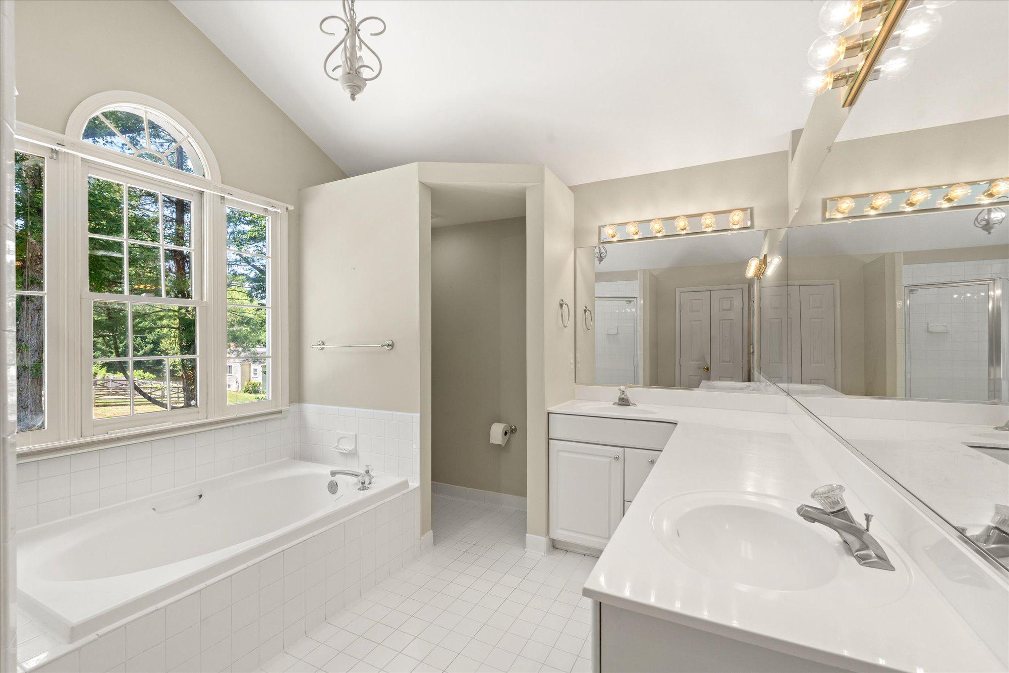FIVE OAKS - Residential