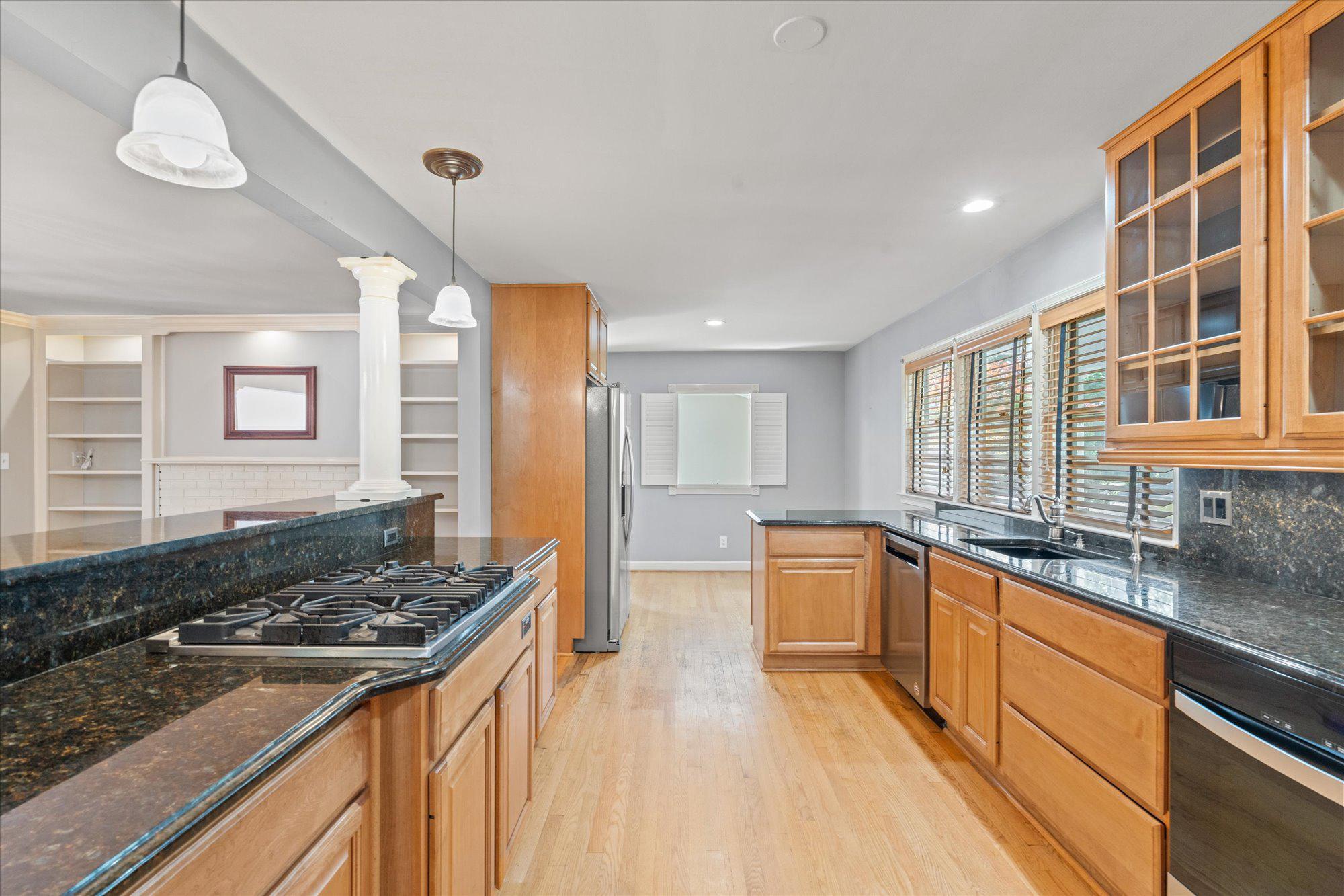 FIVE OAKS - Residential