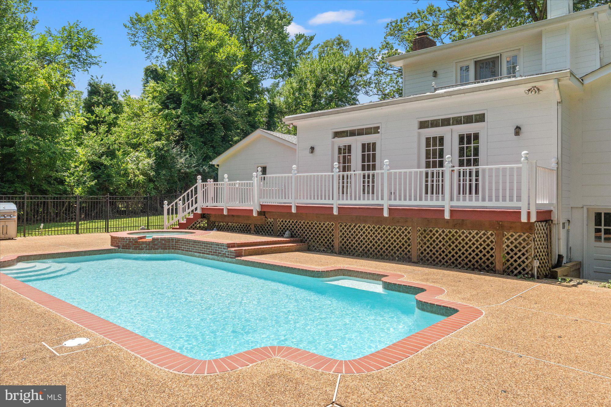 FIVE OAKS - Residential