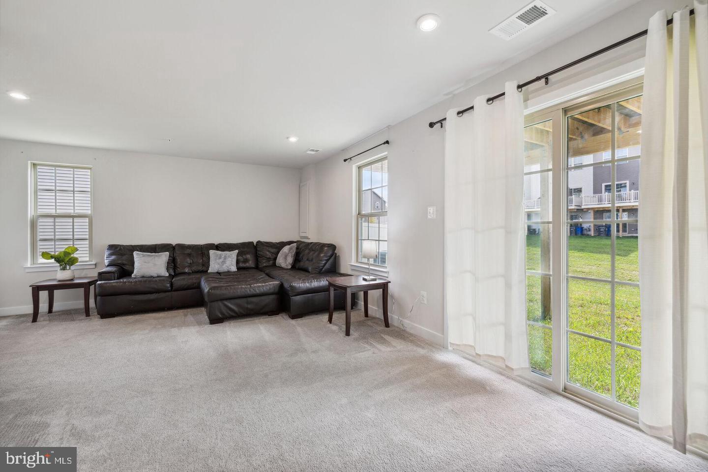 LAKE LINGANORE - Residential Lease