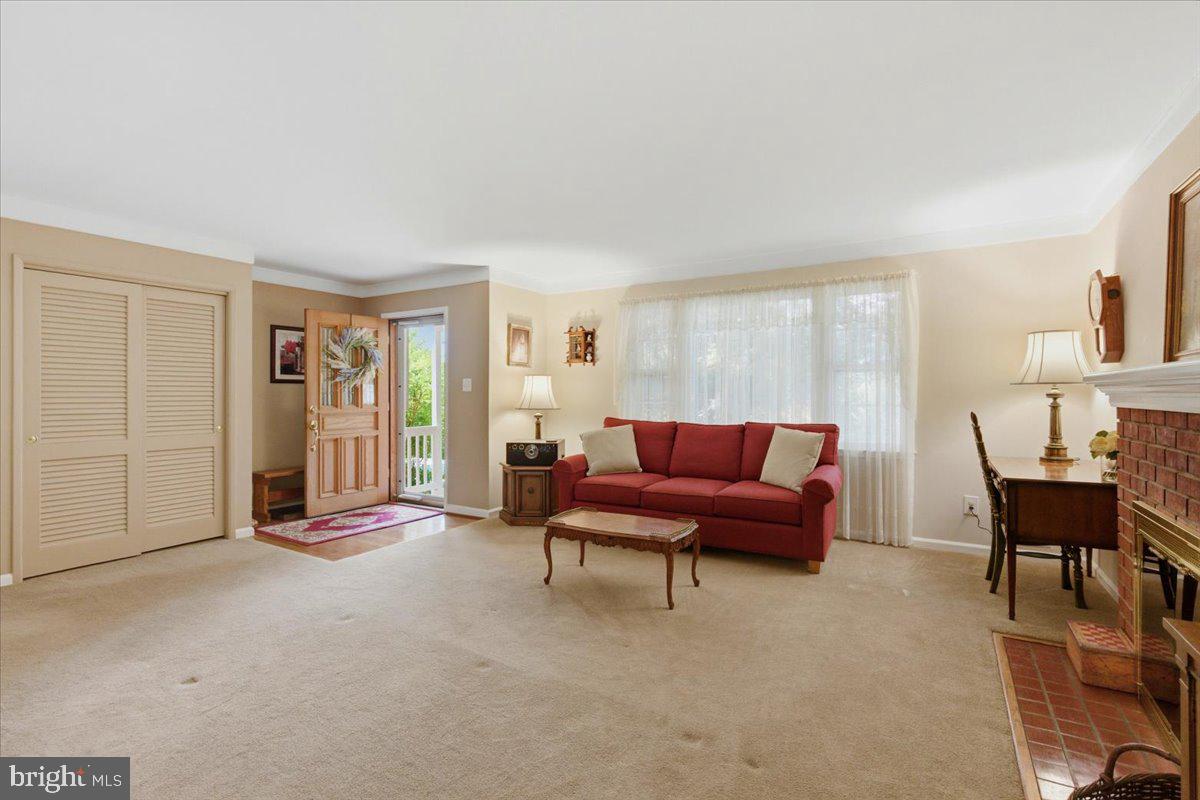 CRESTWOOD MANOR - Residential