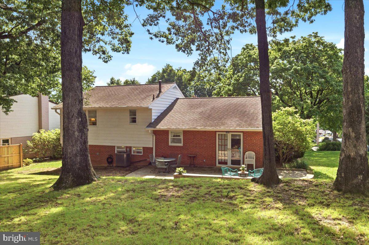 CRESTWOOD MANOR - Residential