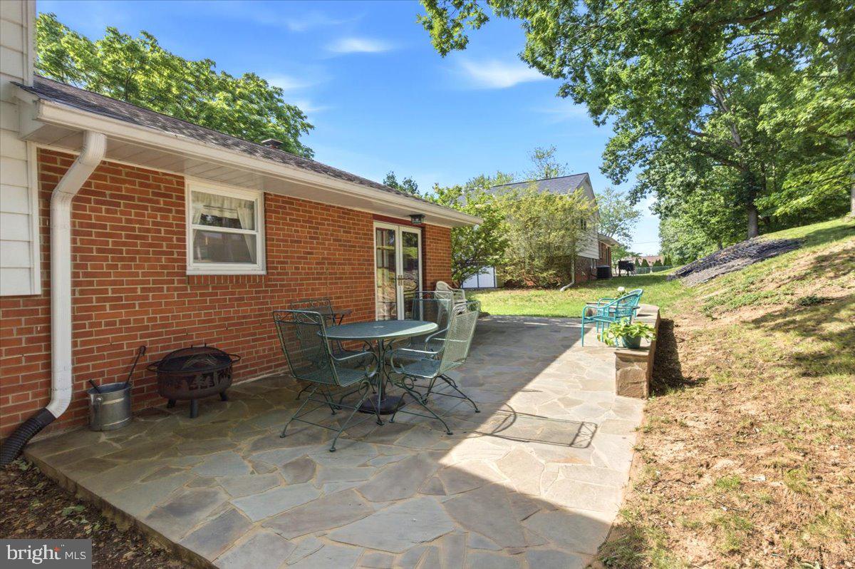 CRESTWOOD MANOR - Residential