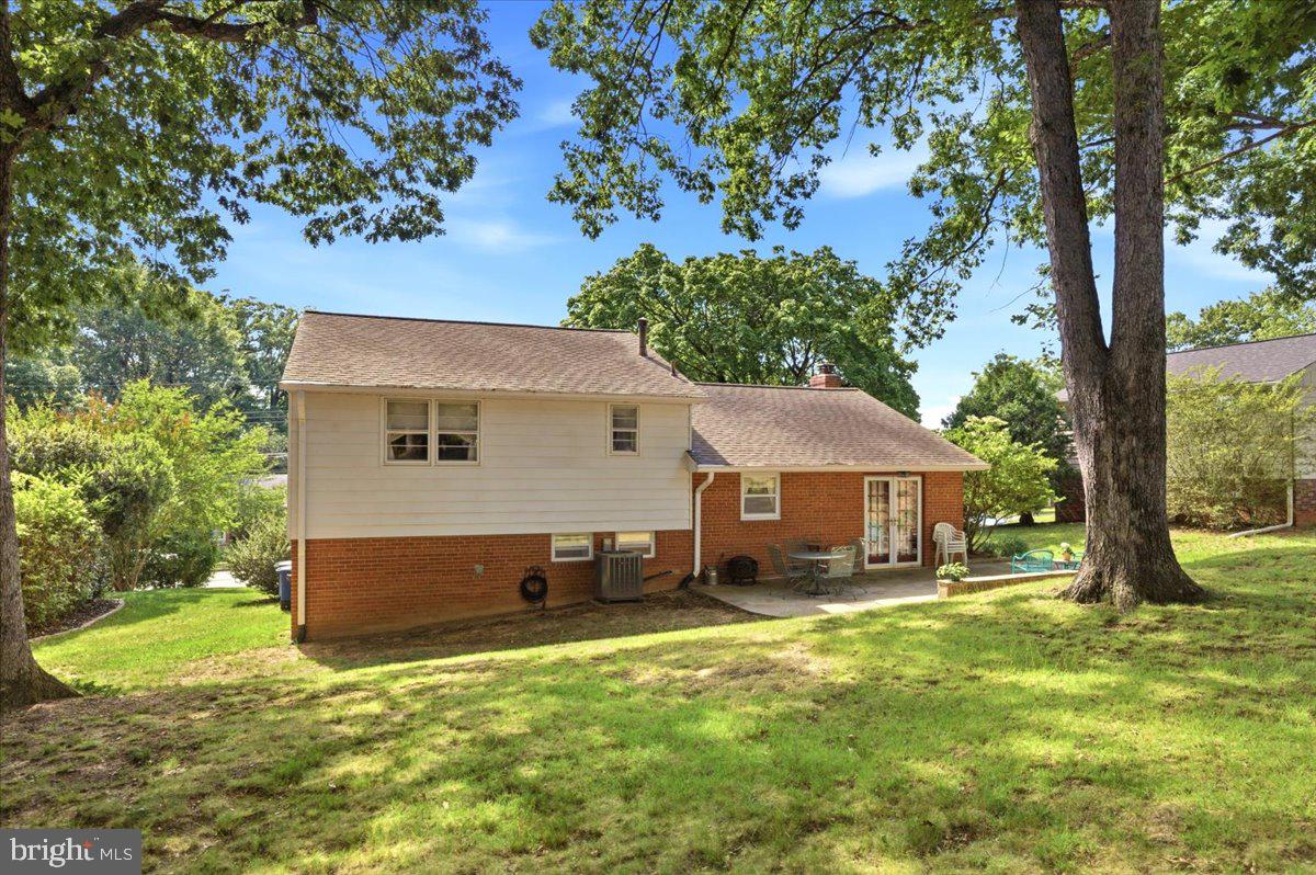 CRESTWOOD MANOR - Residential