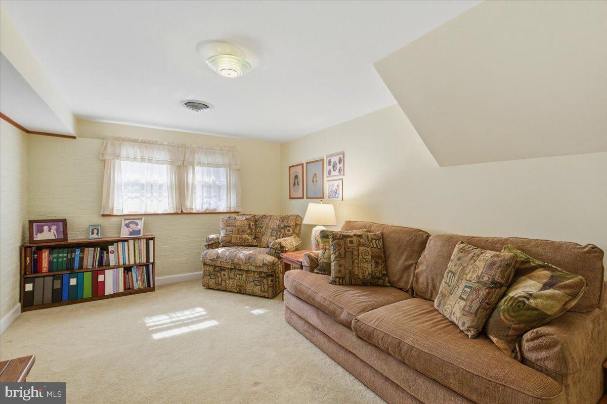 CRESTWOOD MANOR - Residential