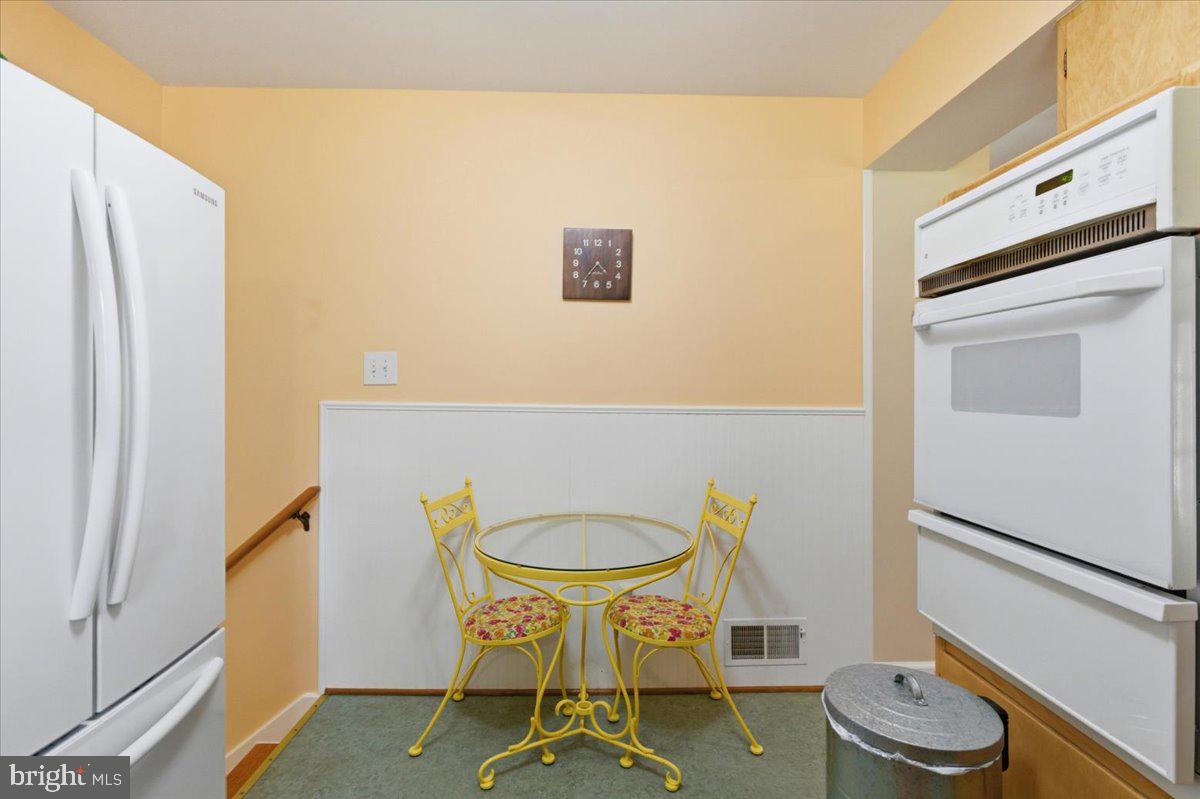 CRESTWOOD MANOR - Residential