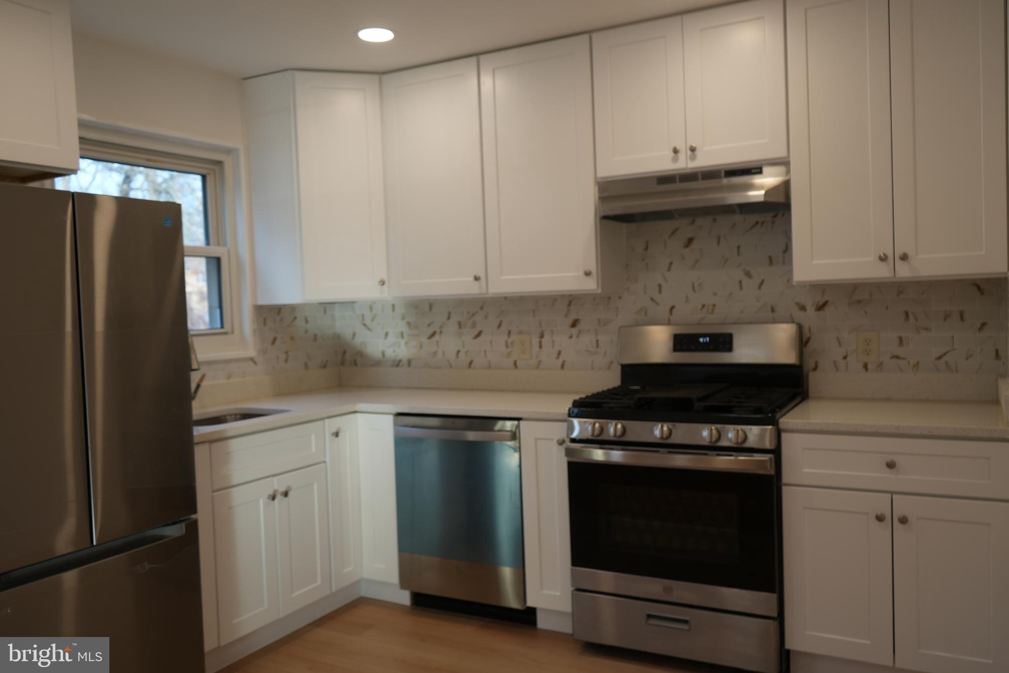 EDGEWOOD KNOLLS - Residential