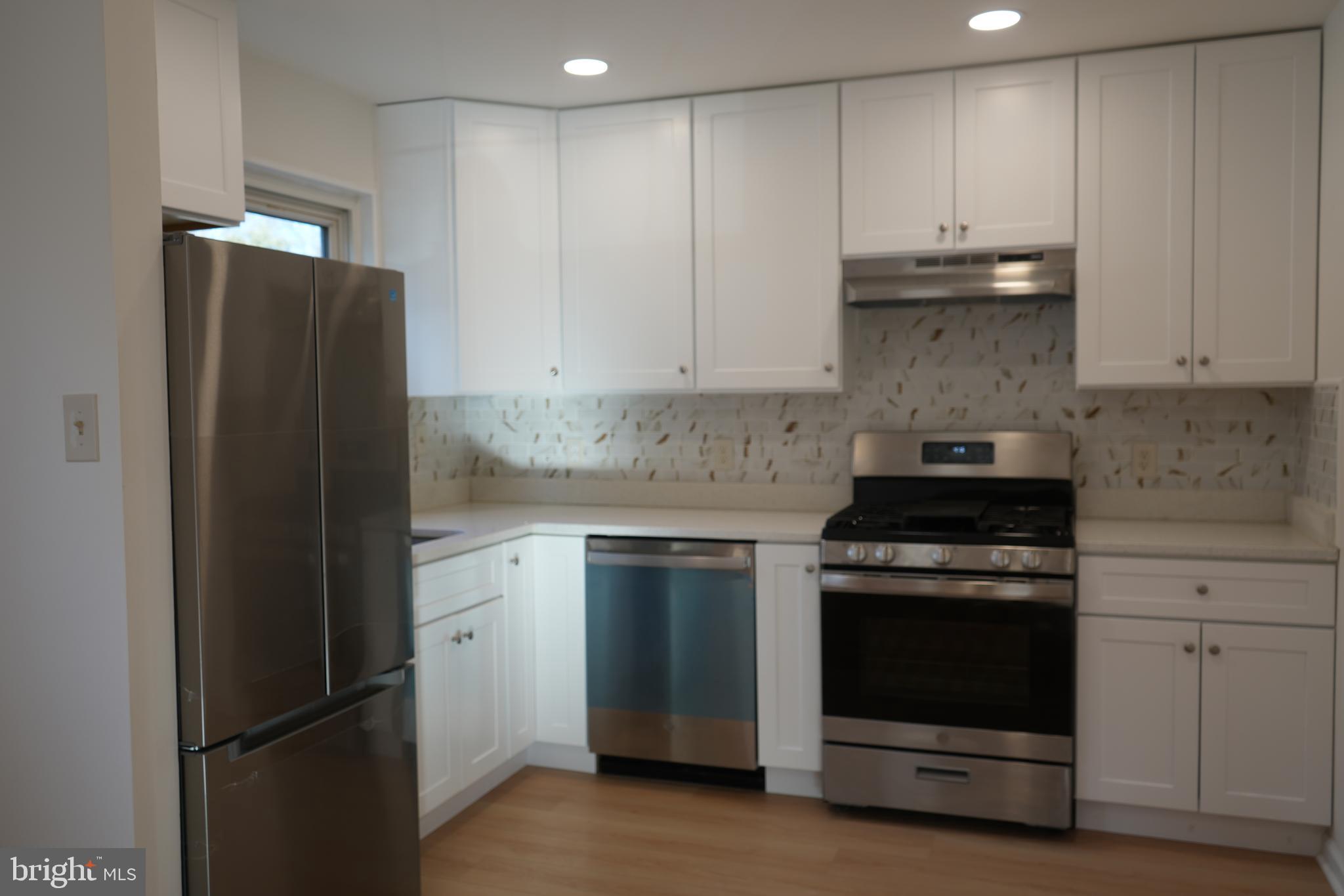 EDGEWOOD KNOLLS - Residential