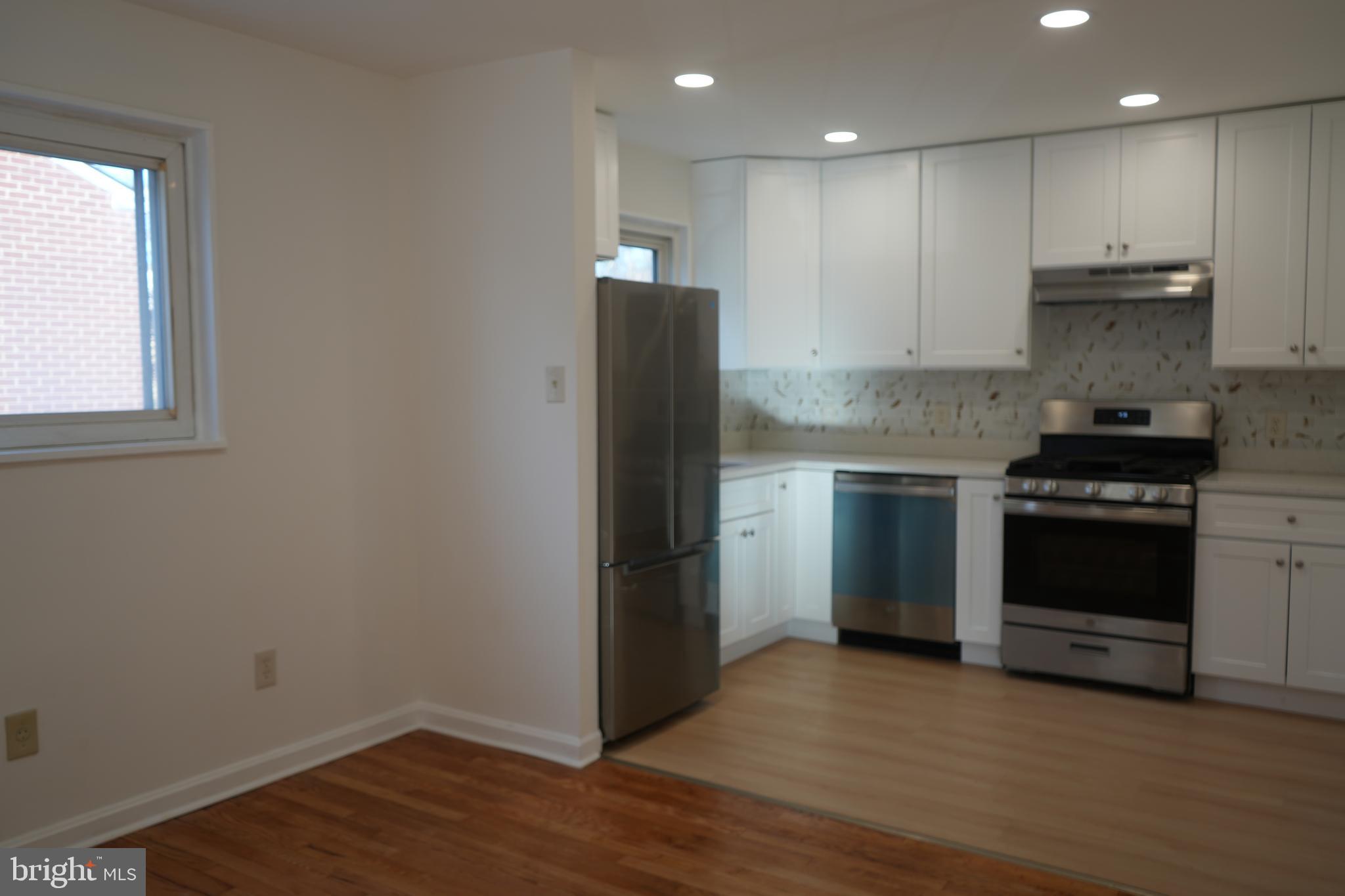EDGEWOOD KNOLLS - Residential