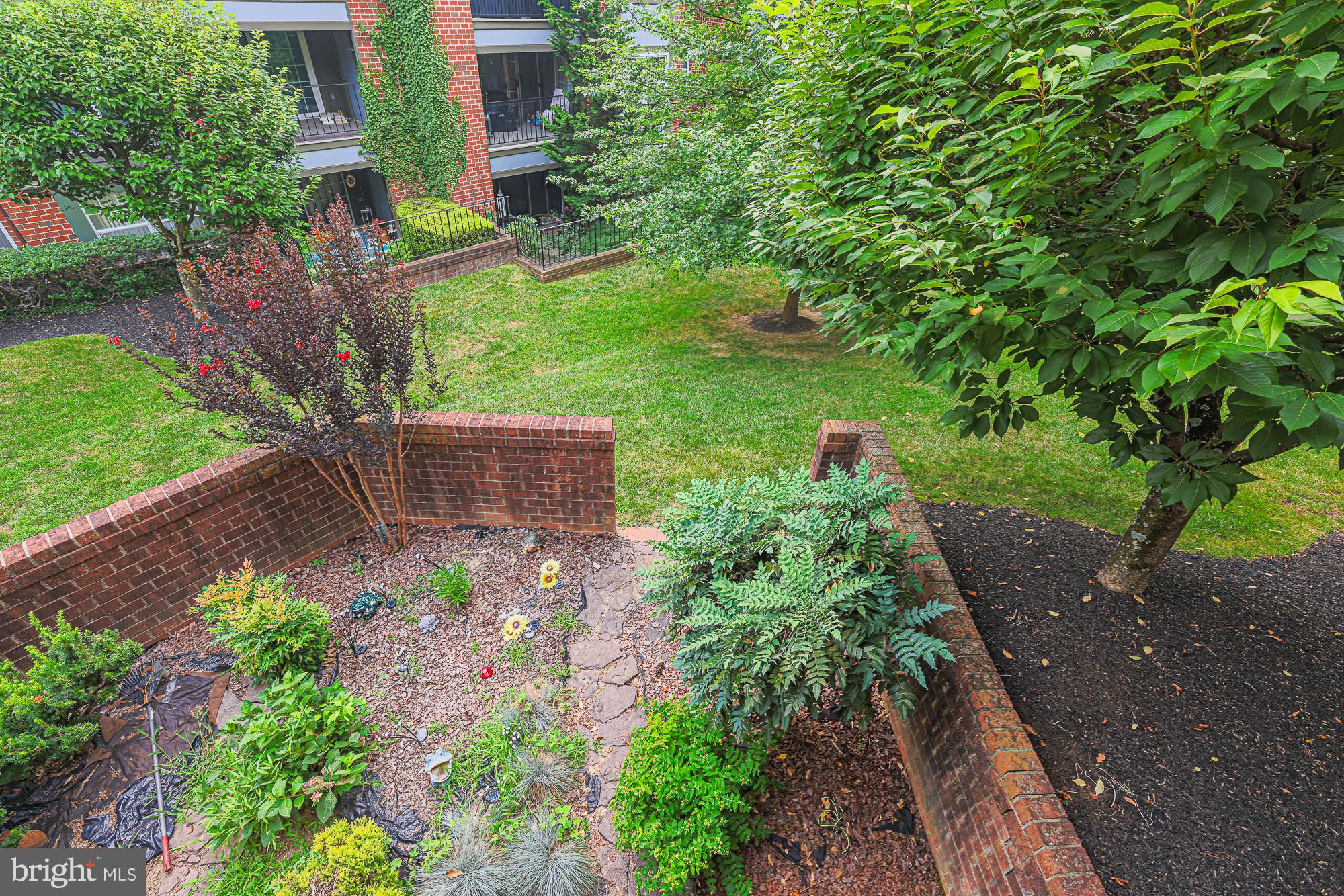 THE FALLS GARDEN - Residential