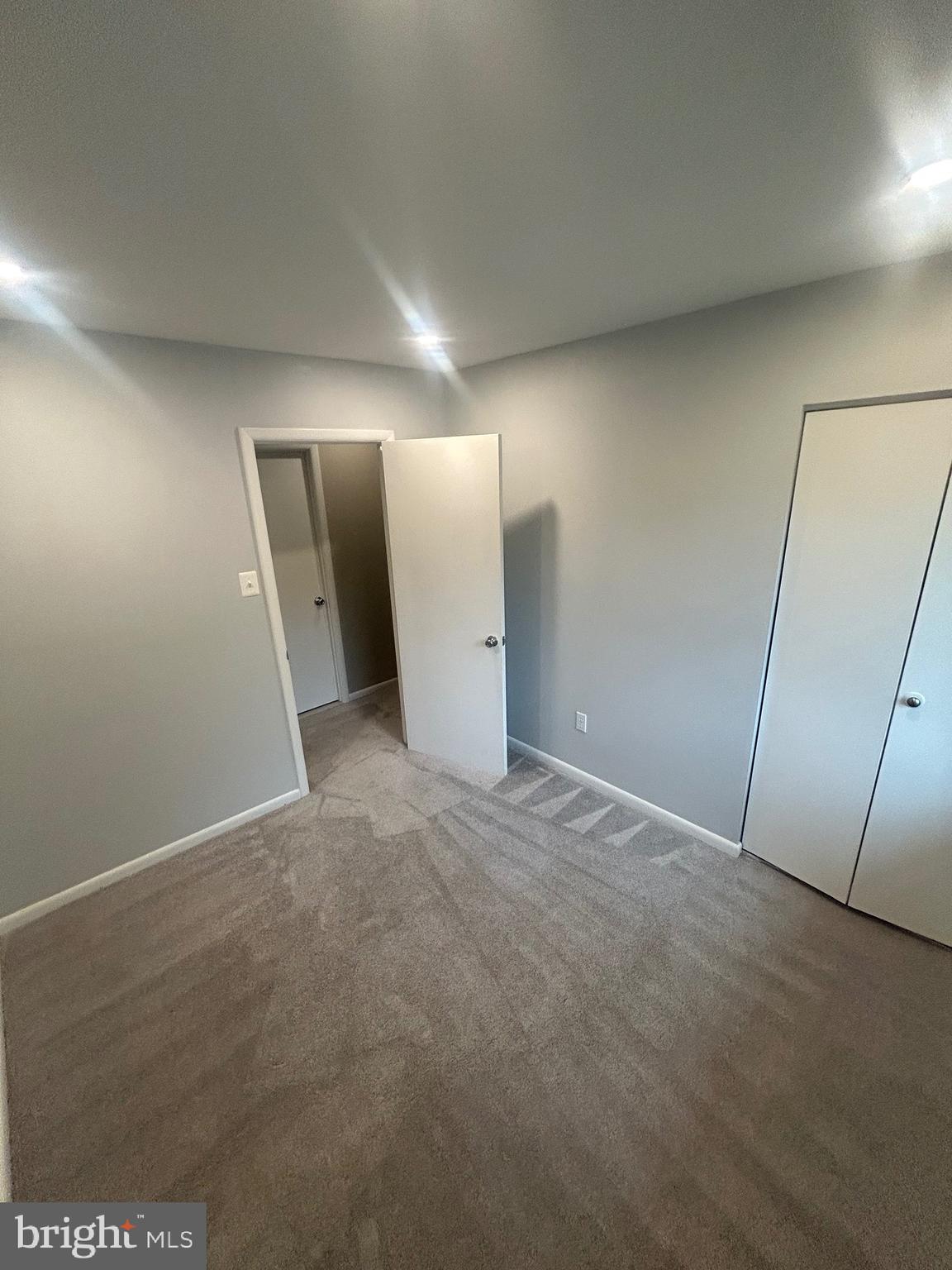 VILLAGE OF OAKLAND MILLS - Residential Lease