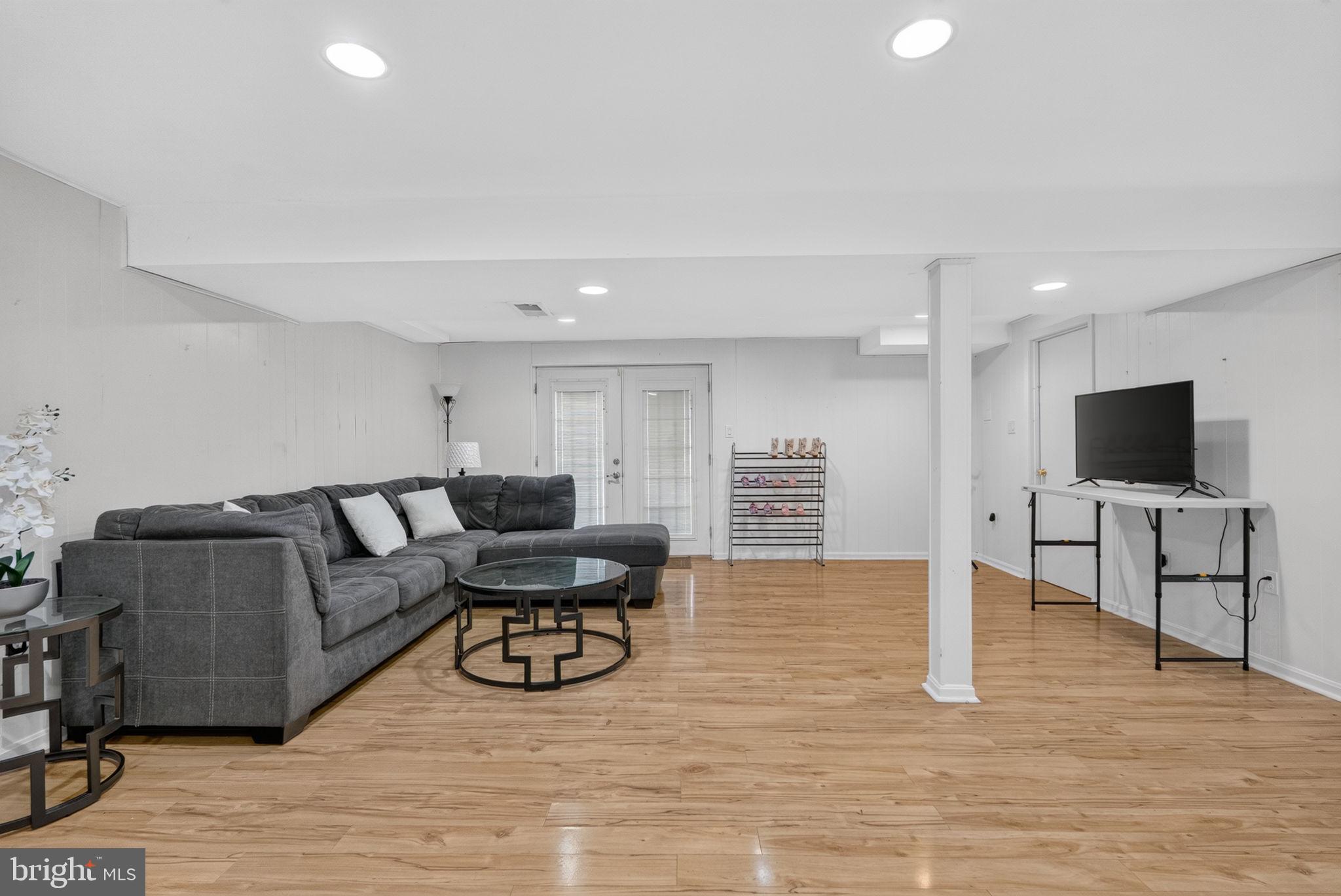 FOREST KNOLLS - Residential