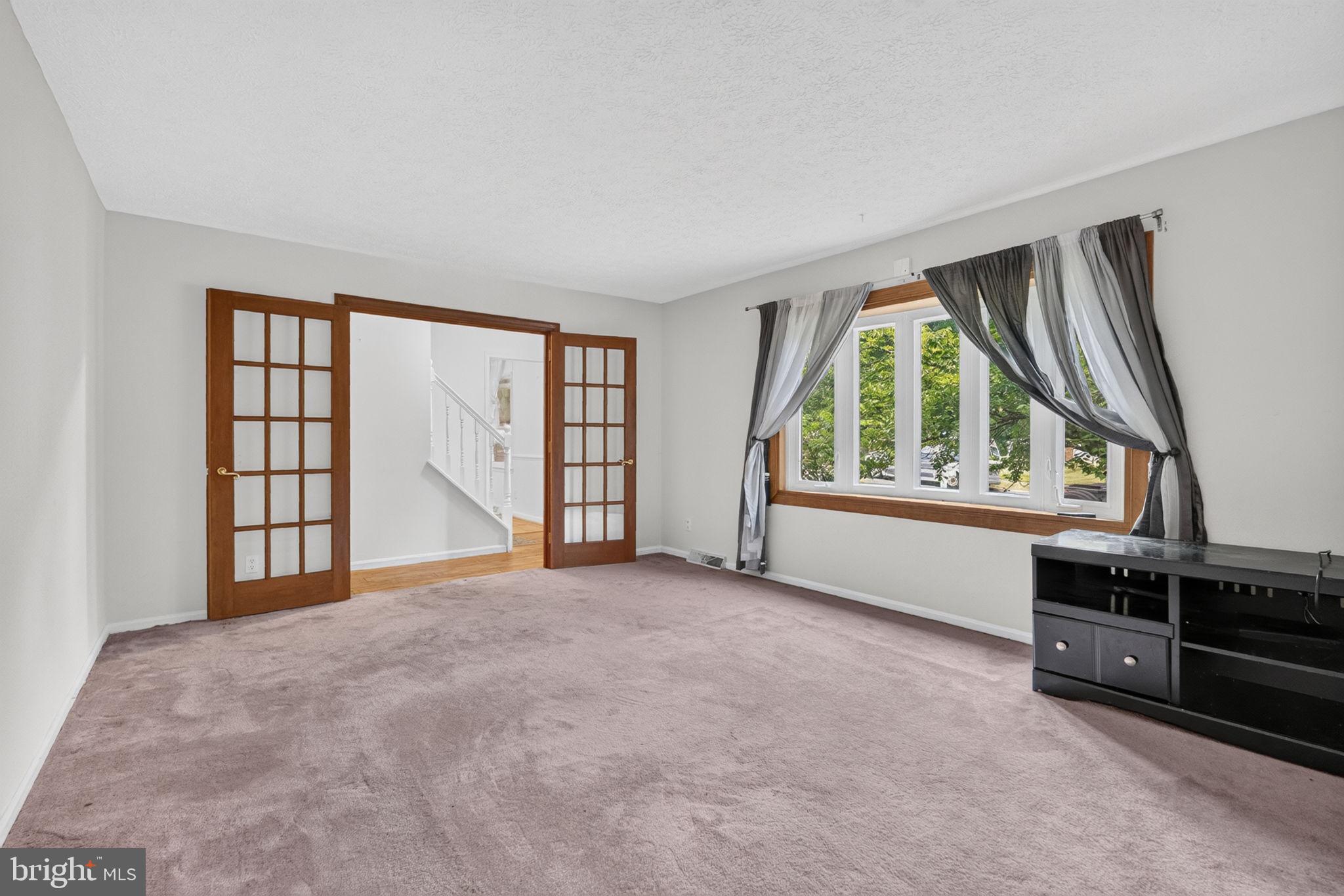 FOREST KNOLLS - Residential