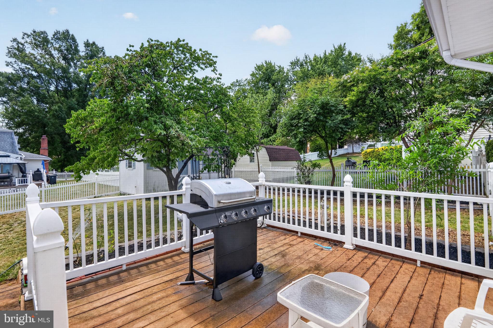 FOREST KNOLLS - Residential