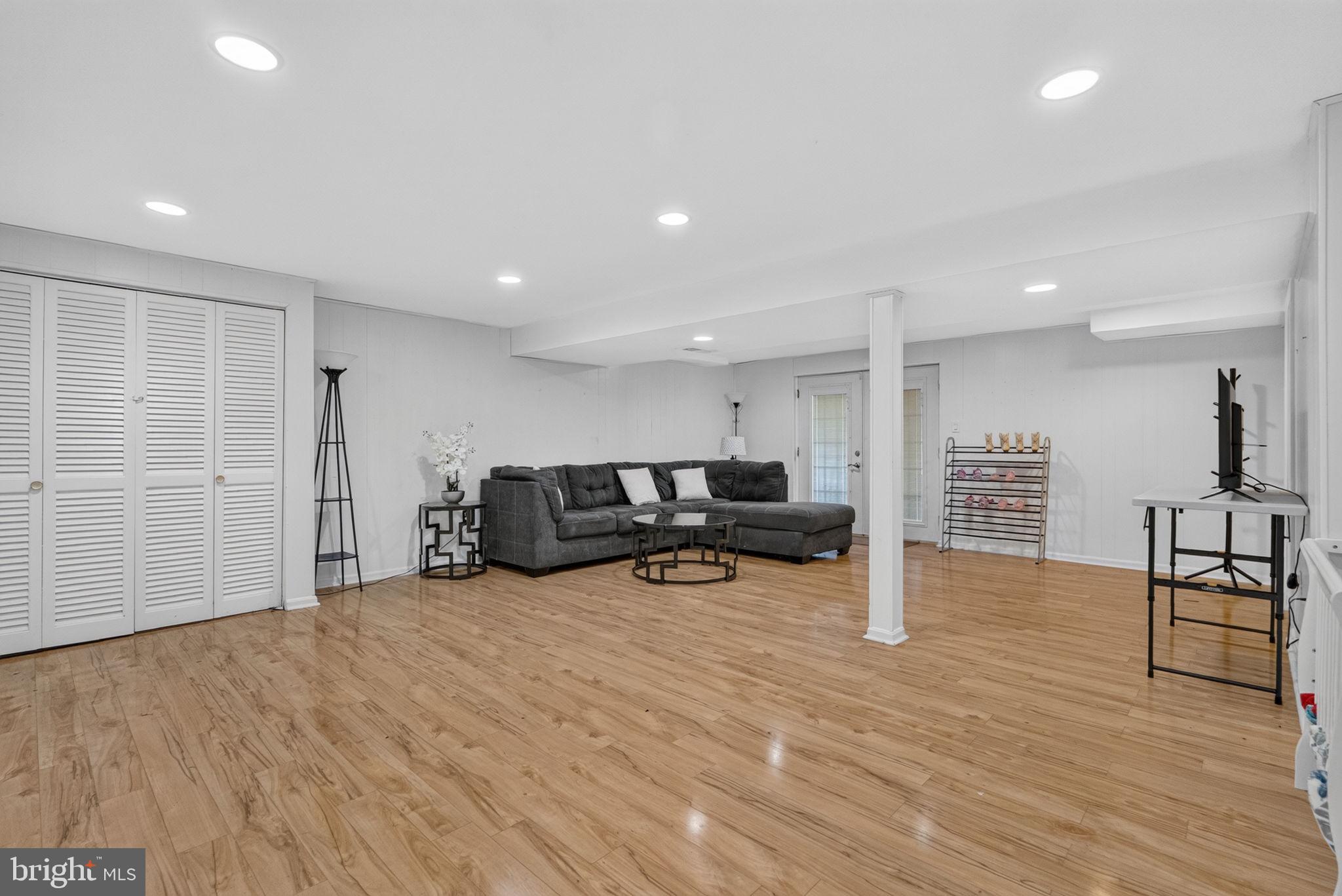 FOREST KNOLLS - Residential
