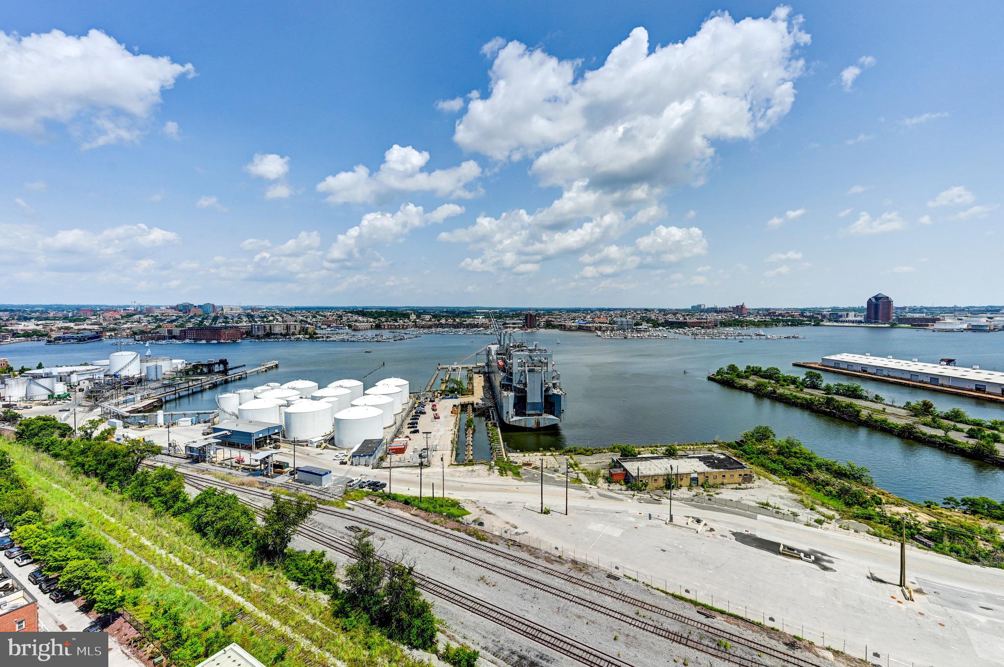 LOCUST POINT - Residential