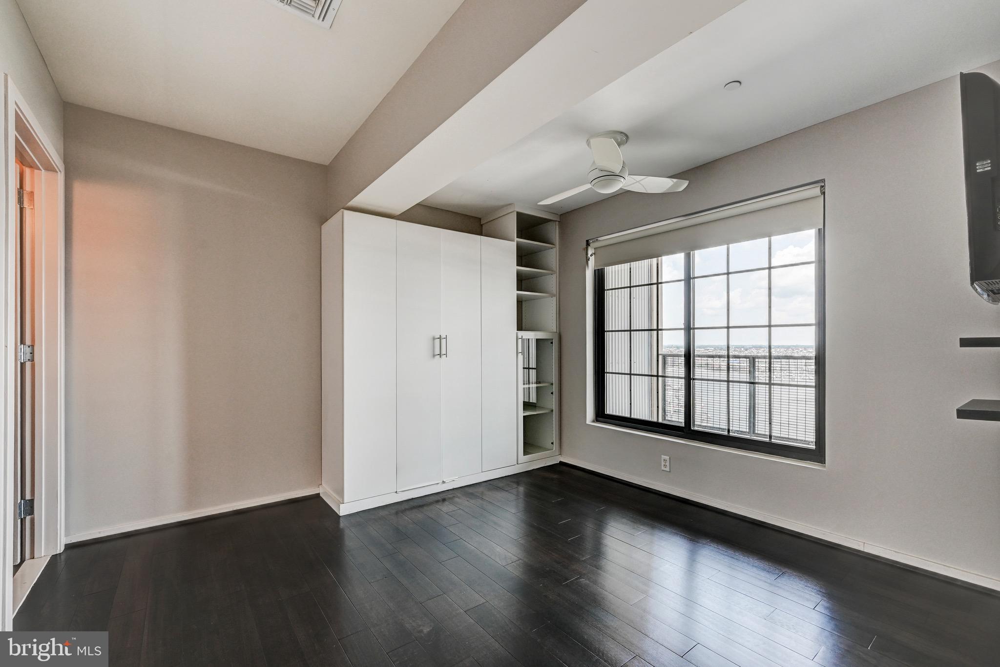 LOCUST POINT - Residential