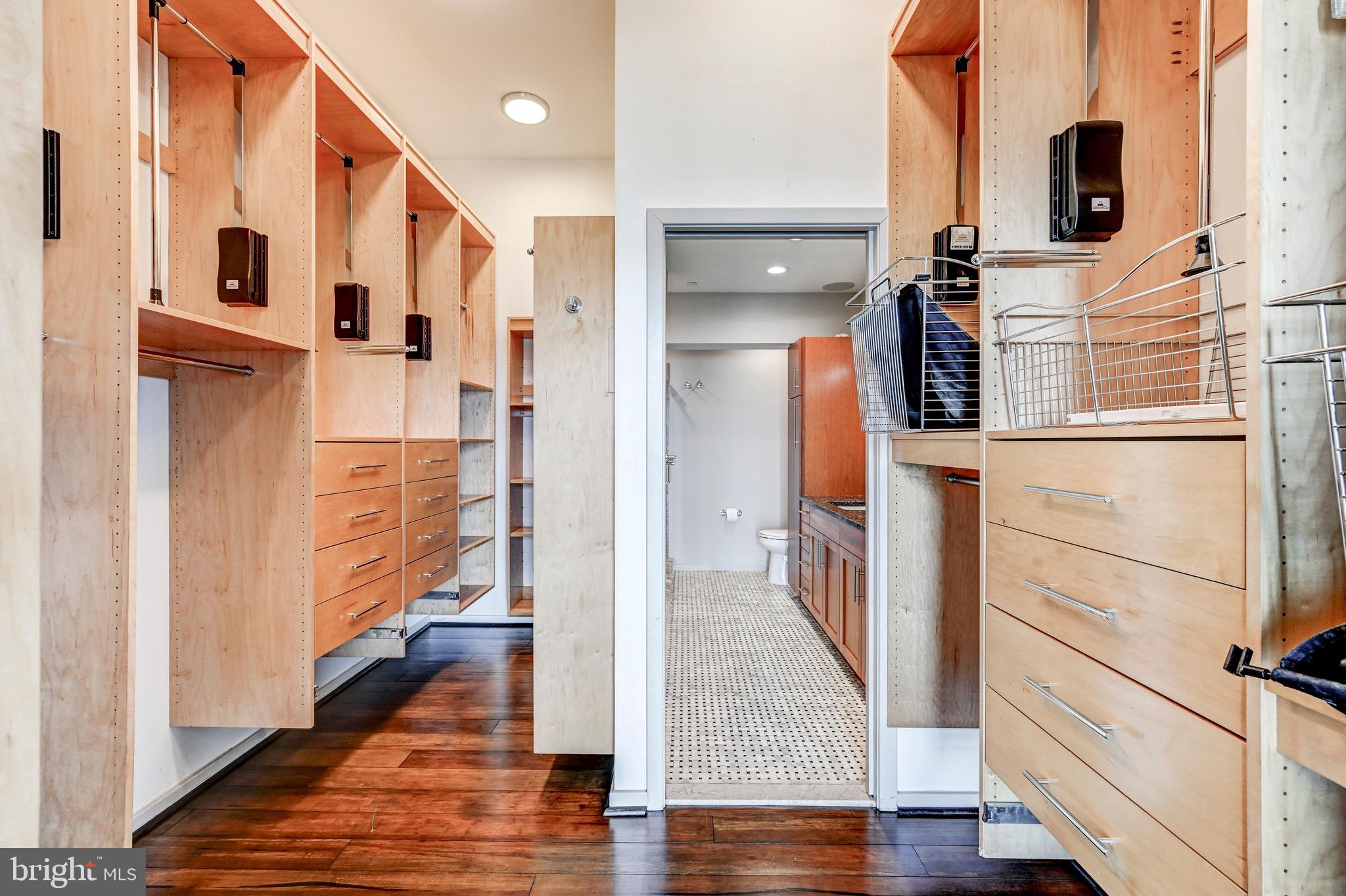 LOCUST POINT - Residential