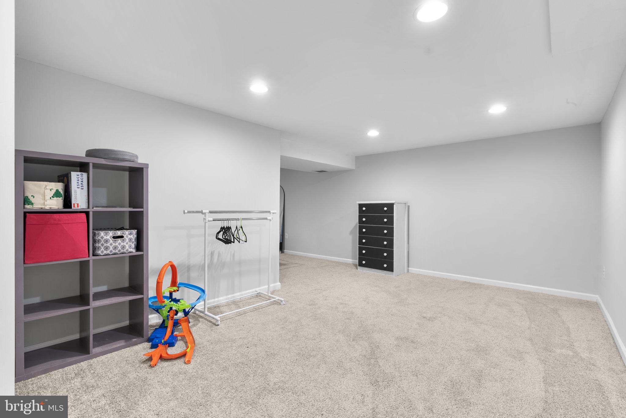 HILLCREST ORCHARDS - Residential