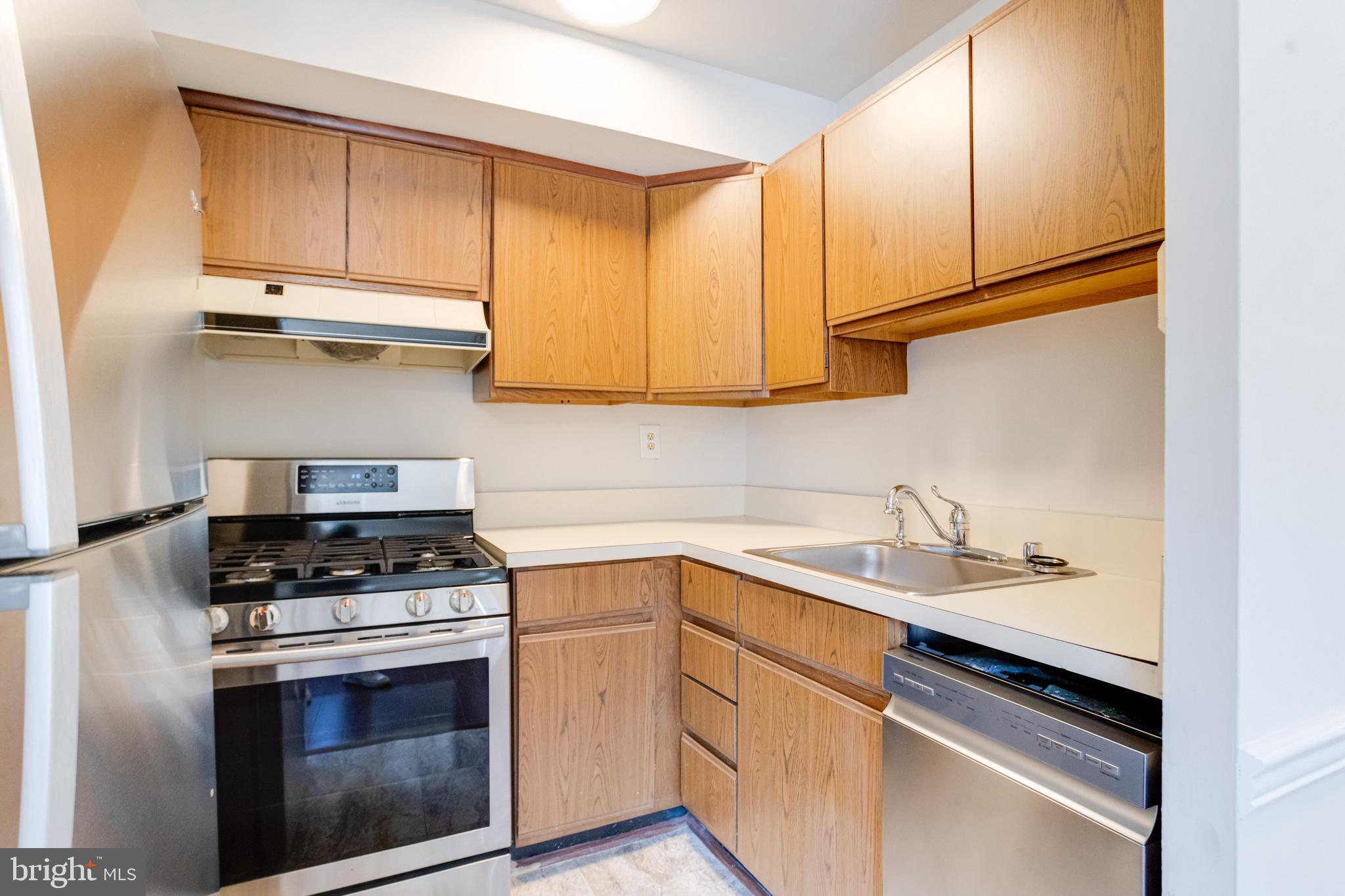 HIGHPOINTE CONDOMINIUM - Residential