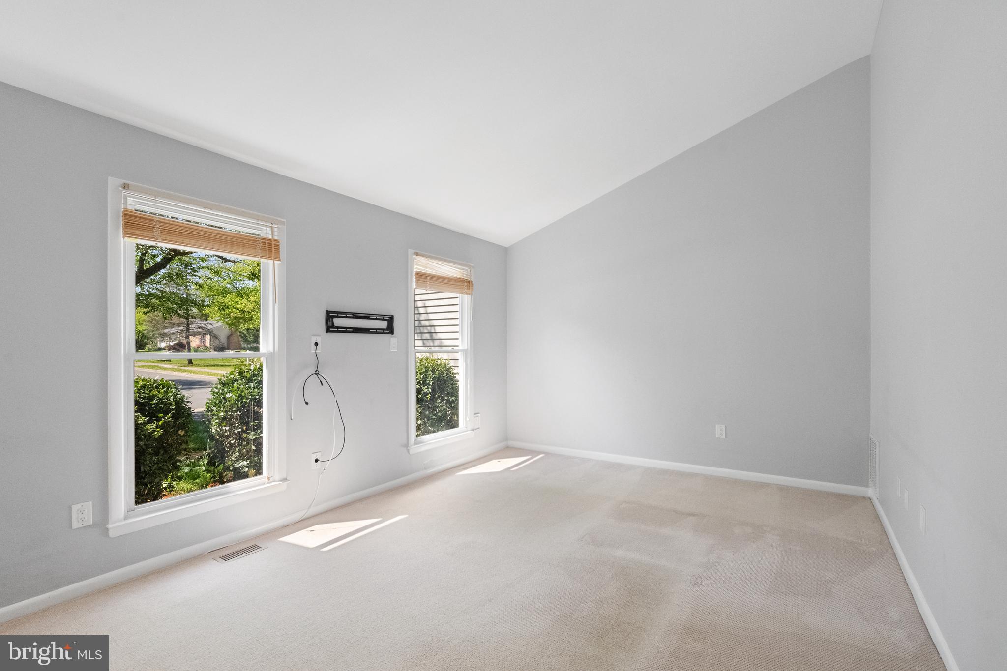 KINGSTON CHASE - Residential