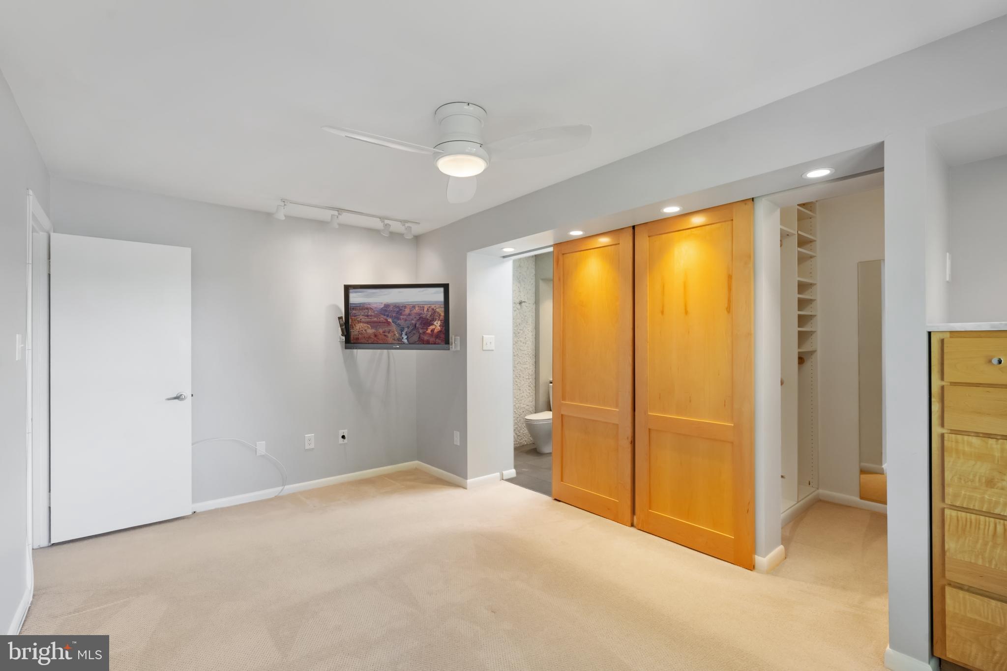 KINGSTON CHASE - Residential