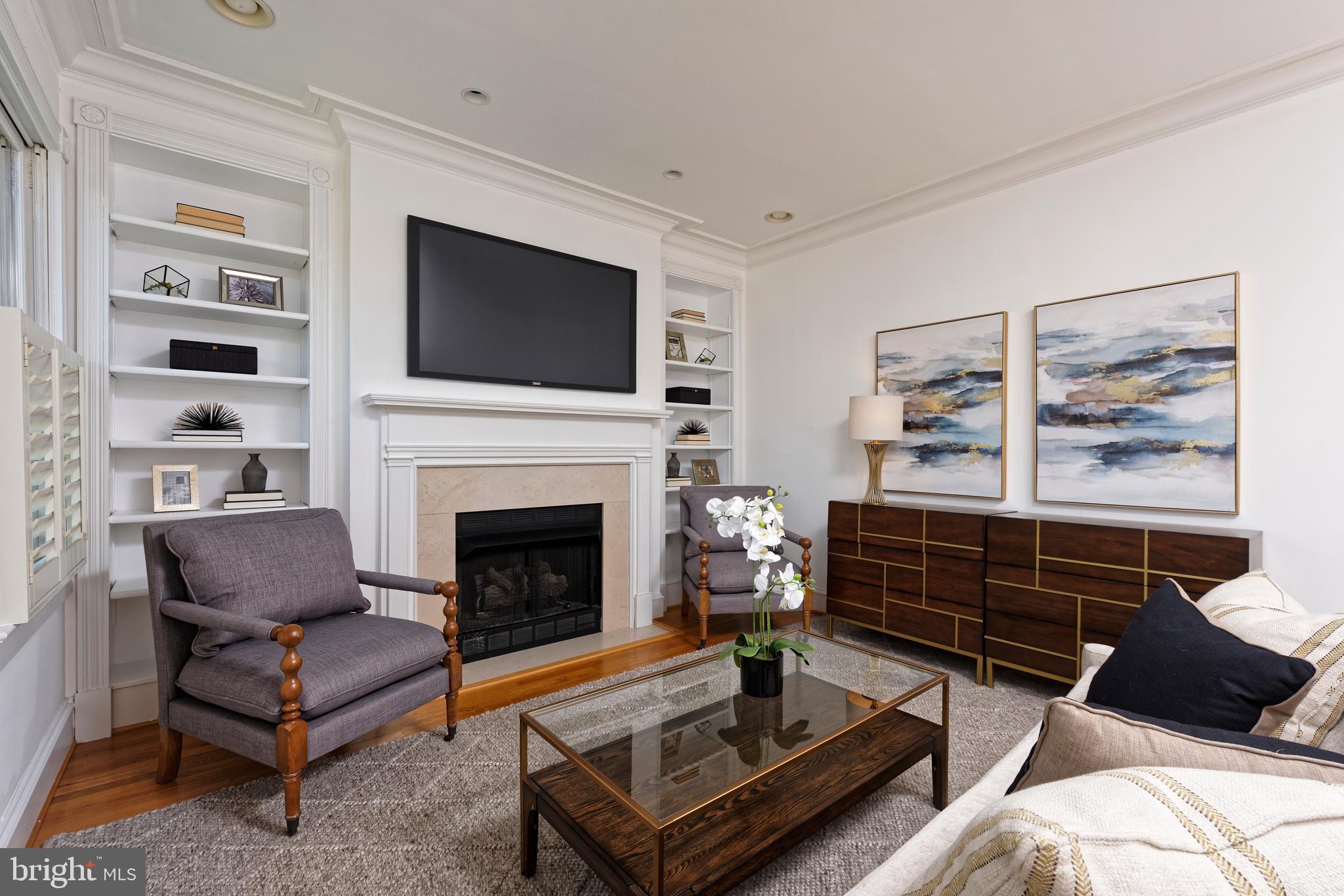 QUEENS ROW - Residential