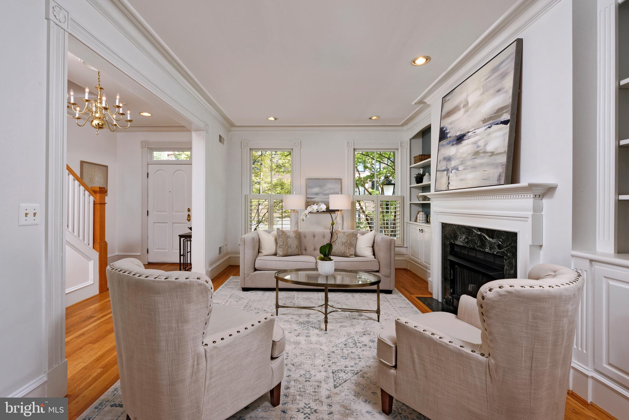 QUEENS ROW - Residential