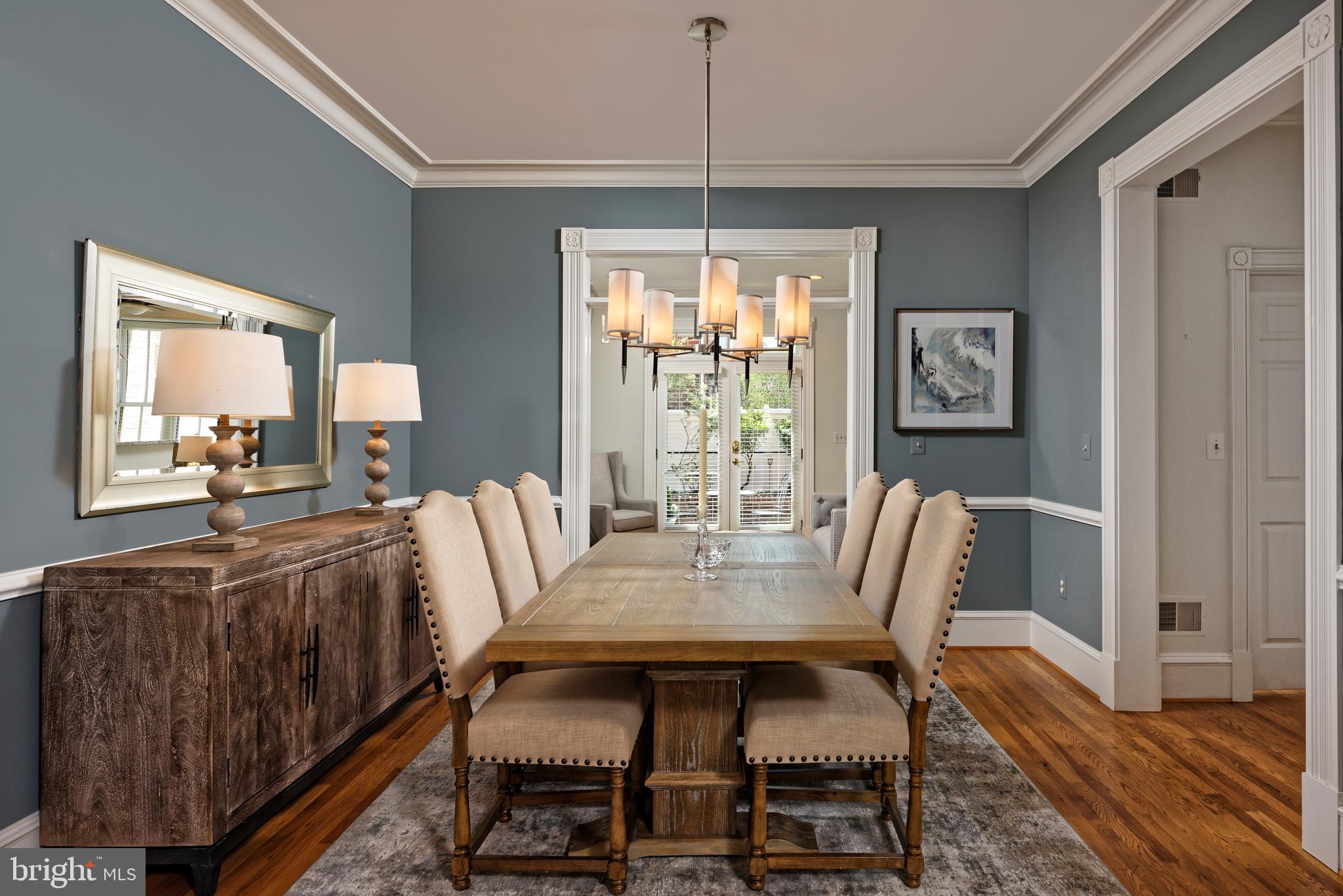 QUEENS ROW - Residential
