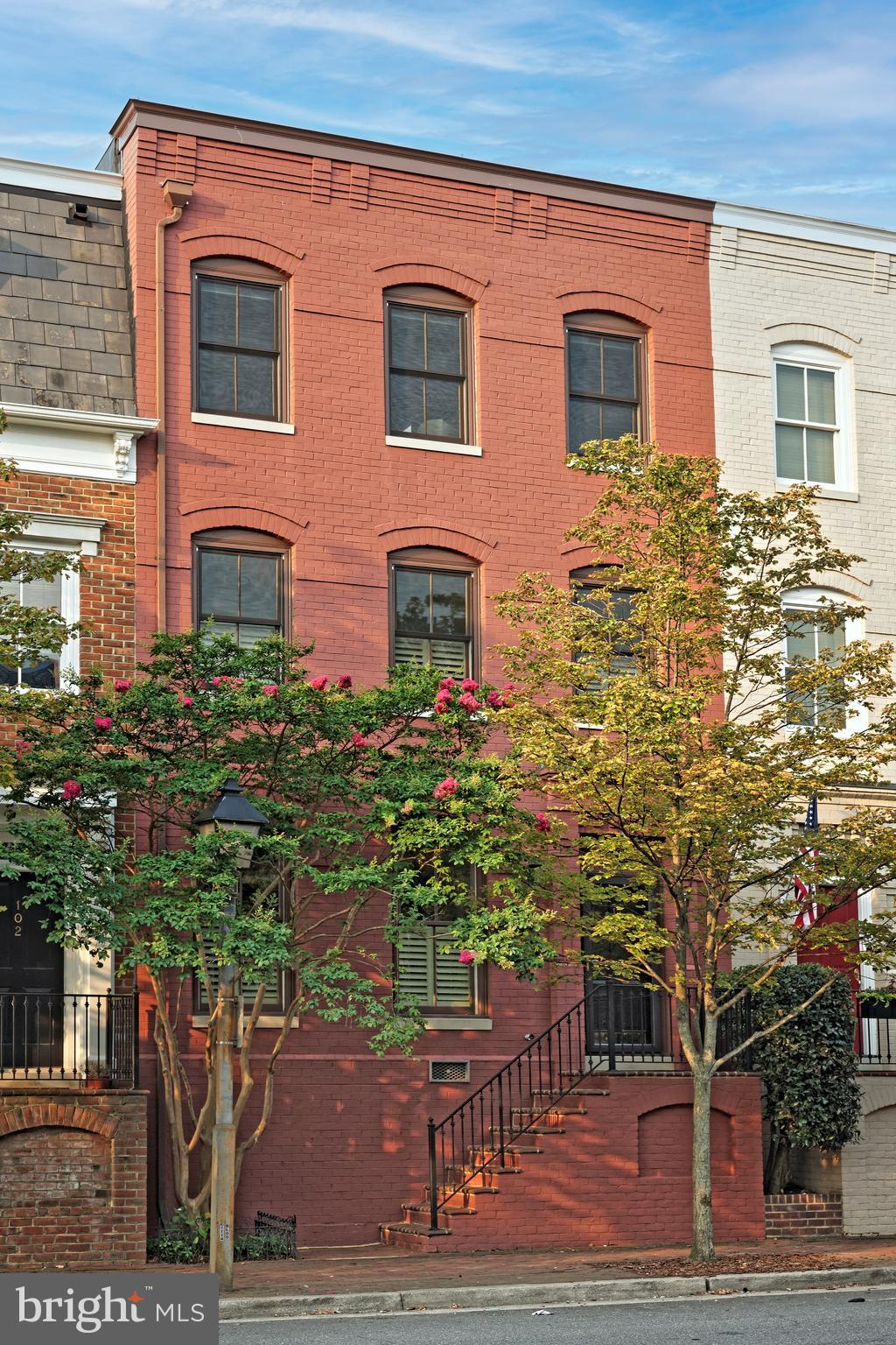 QUEENS ROW - Residential