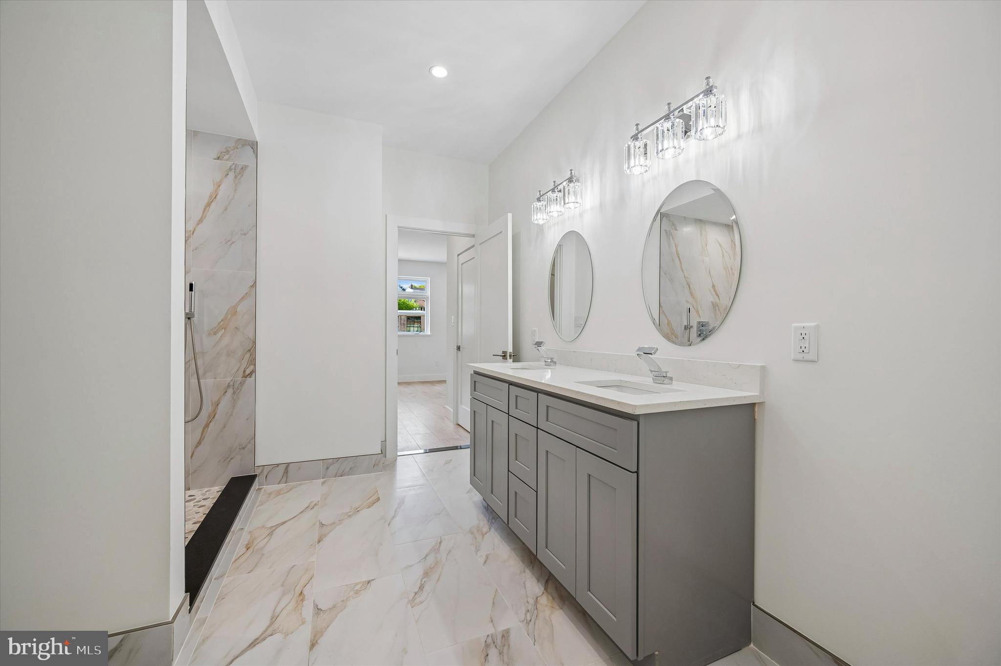ROXBOROUGH - Residential