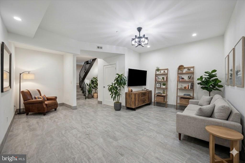 ROXBOROUGH - Residential