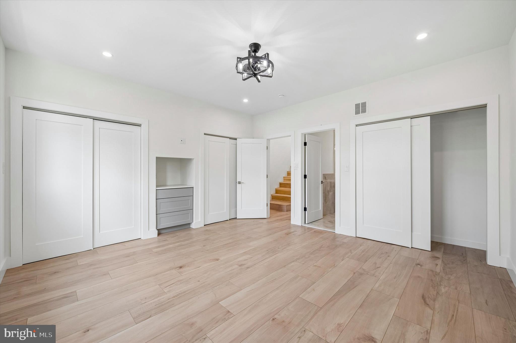 ROXBOROUGH - Residential