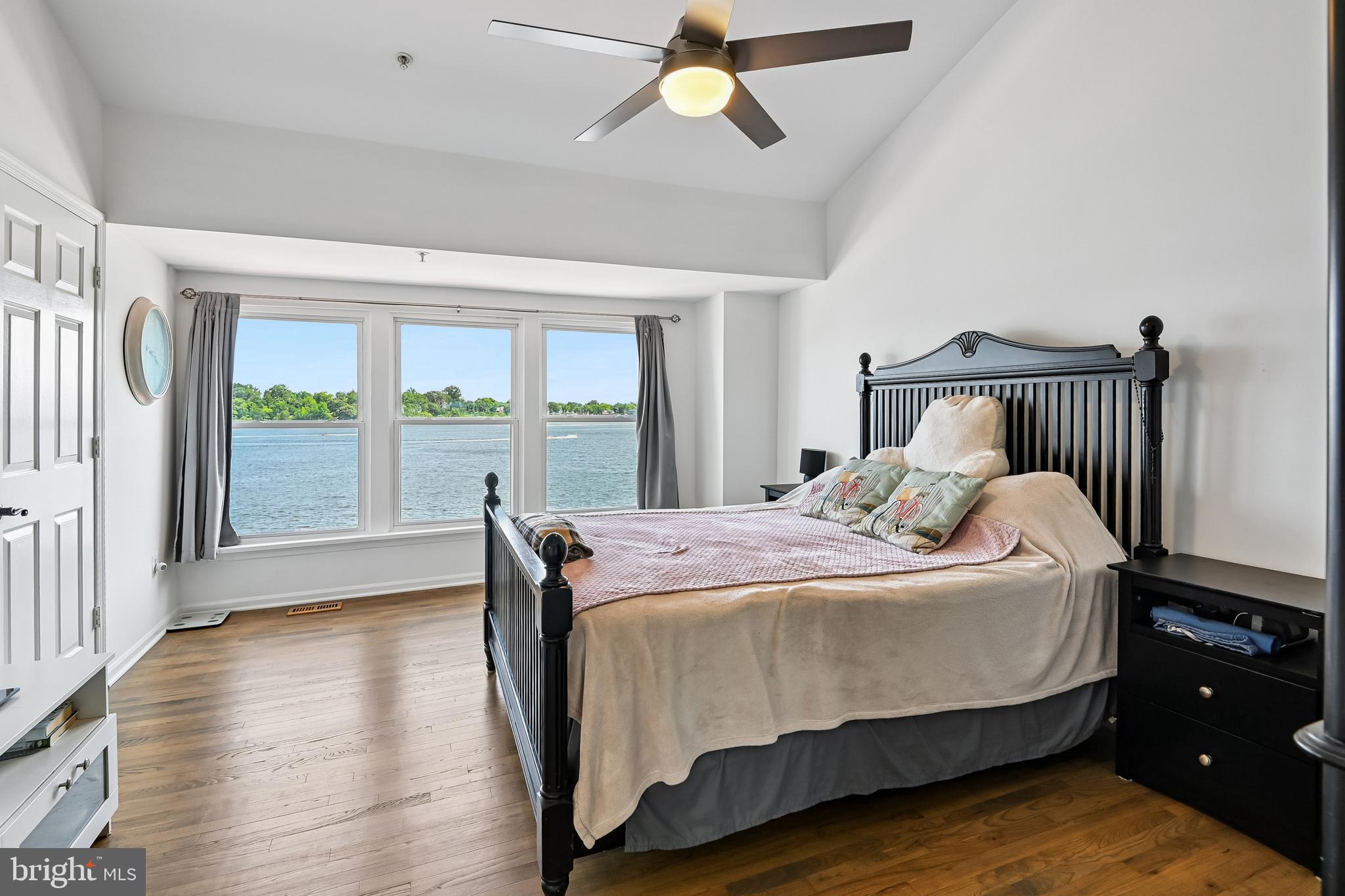 STONEY BEACH - Residential