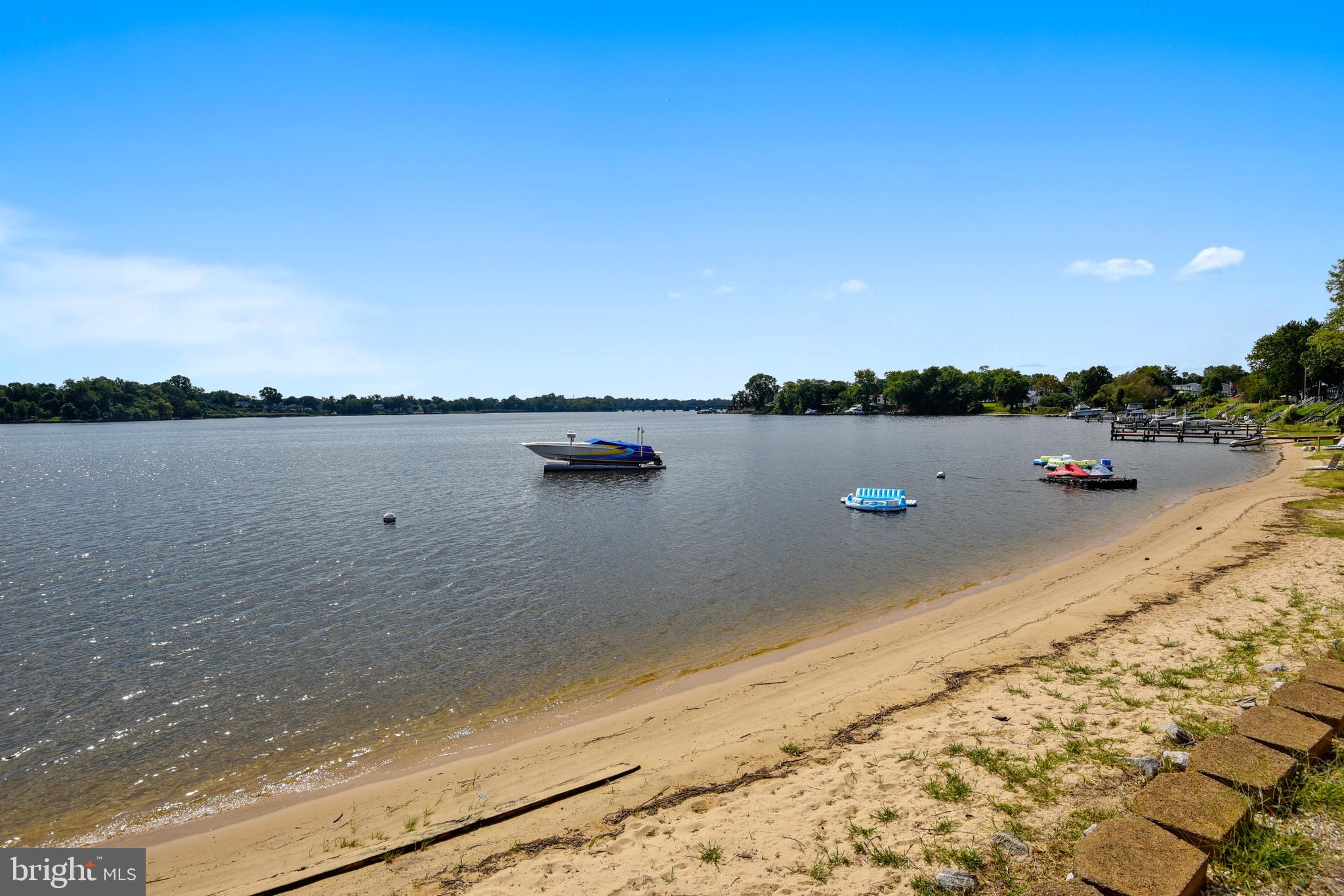 STONEY BEACH - Residential