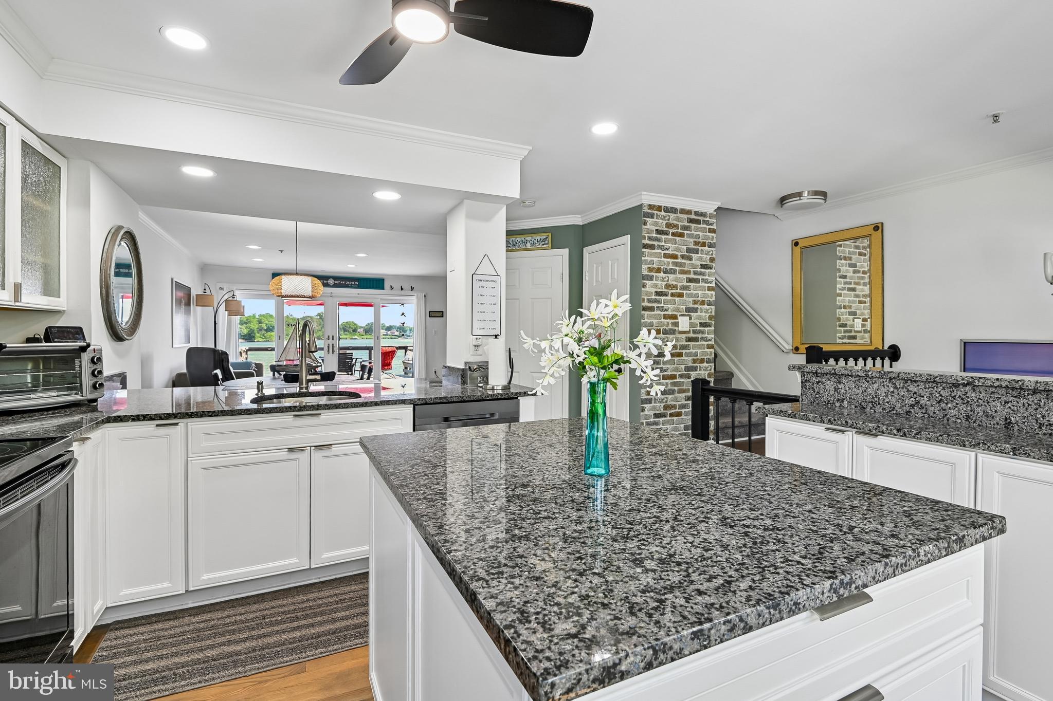 STONEY BEACH - Residential