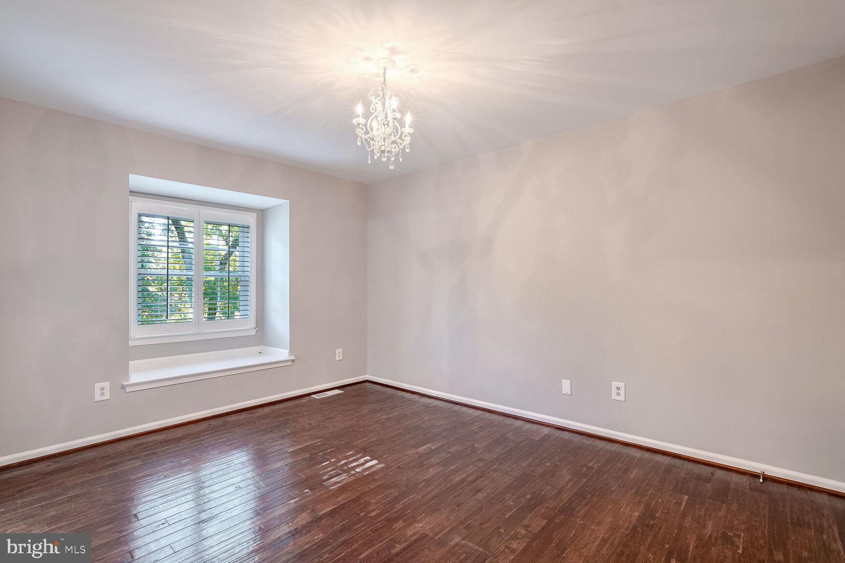 LANGLEY OAKS - Residential