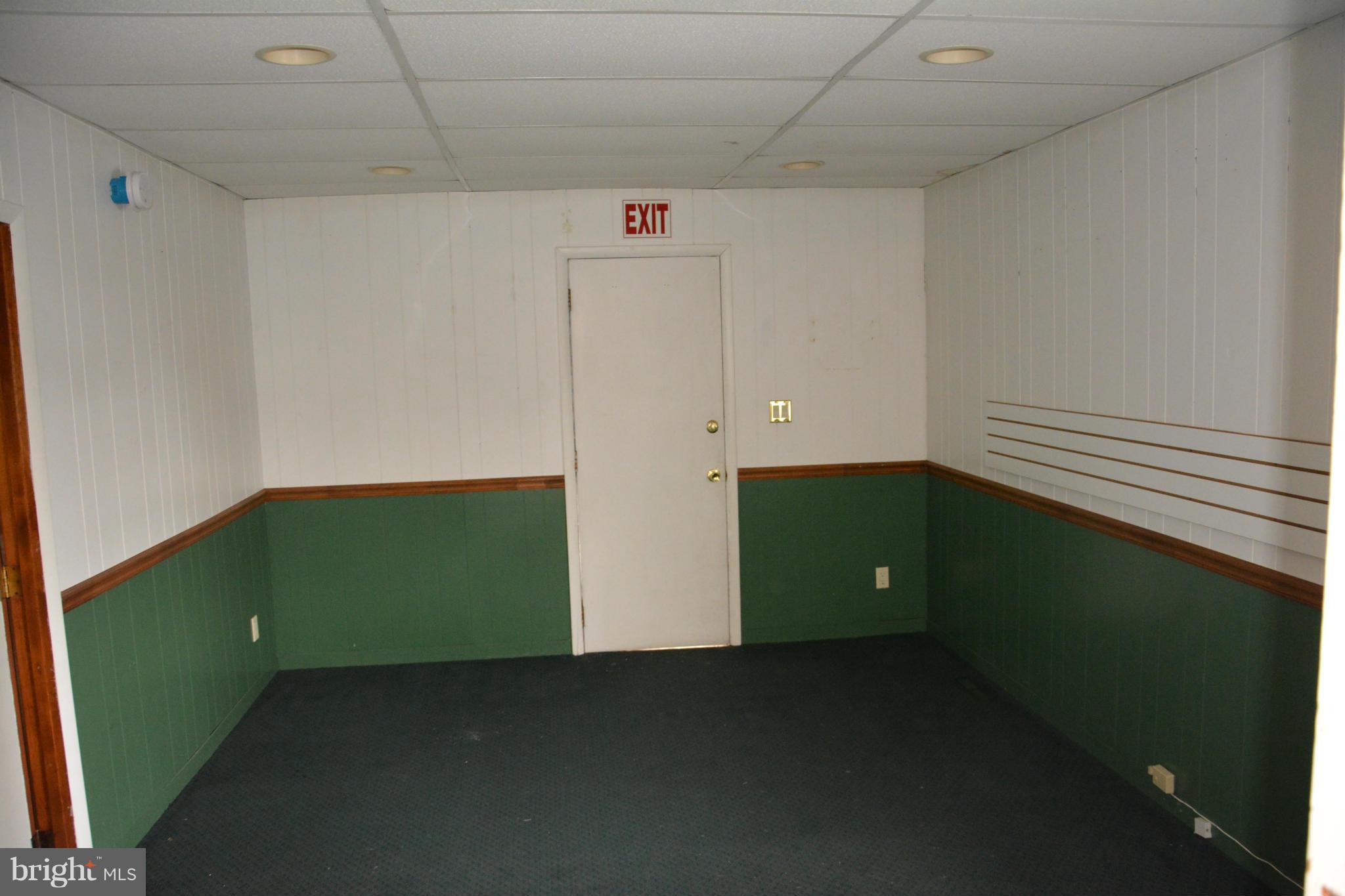 LAKE SHORE - Commercial Sale