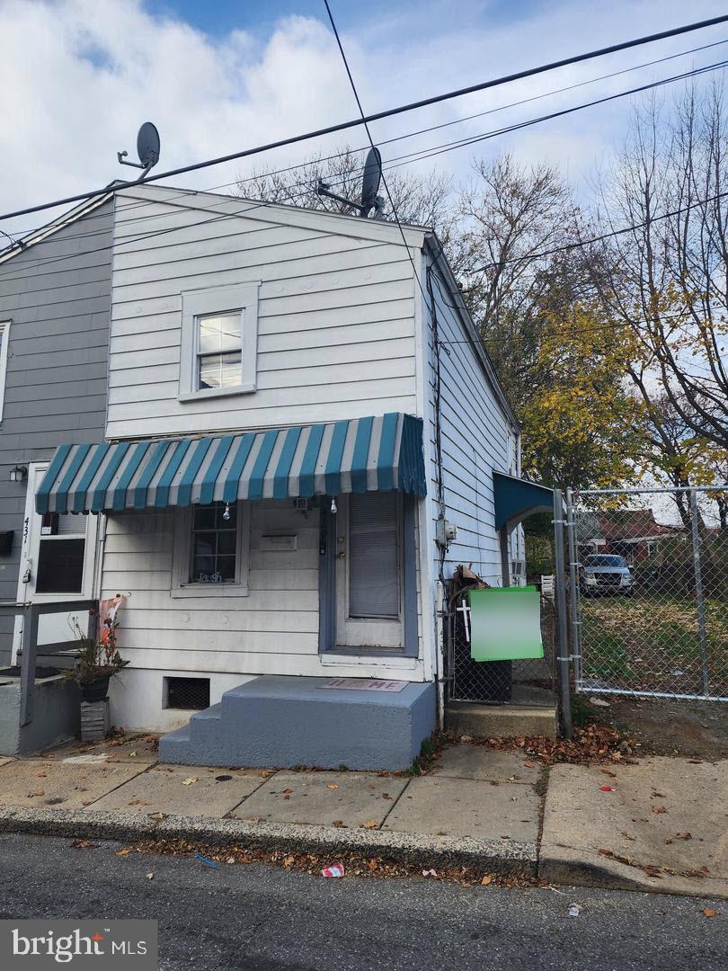 Charming 2-Bedroom Home in the Heart of Lancaster, PA 
Welcome to 429 Lafayette St, a delightful 2-bedroom, 1-bathroom home nestled in the heart of Lancaster, Pennsylvania. This charming property is a perfect blend of comfort and convenience.
Key Features:
2 bedrooms, 1 bathroom
Inviting eat-in kitchen
Dedicated laundry room for added convenience
As you enter, you'll be greeted by the warmth of this cozy home. The eat-in kitchen provides a perfect space for family meals and gatherings. The dedicated laundry room adds a practical touch to your daily living.

Investor's Delight:
Current tenant paying $1,325
New tenant expected to pay $1,550
This property presents a fantastic investment opportunity with a reliable current tenant already in place, paying $1,325. For future income potential, a new tenant is anticipated to pay $1,550.

Location:
Centrally located, this home is surrounded by the best of Lancaster living—quaint shops, dining, and local attractions are just steps away.

Don't miss your chance to own a piece of Lancaster charm with this wonderful property. Whether you're an investor looking for a lucrative opportunity or a homeowner seeking a cozy abode, 429 Lafayette St is ready to welcome you home.  Contact us today for more information and to schedule a showing!🏡✨