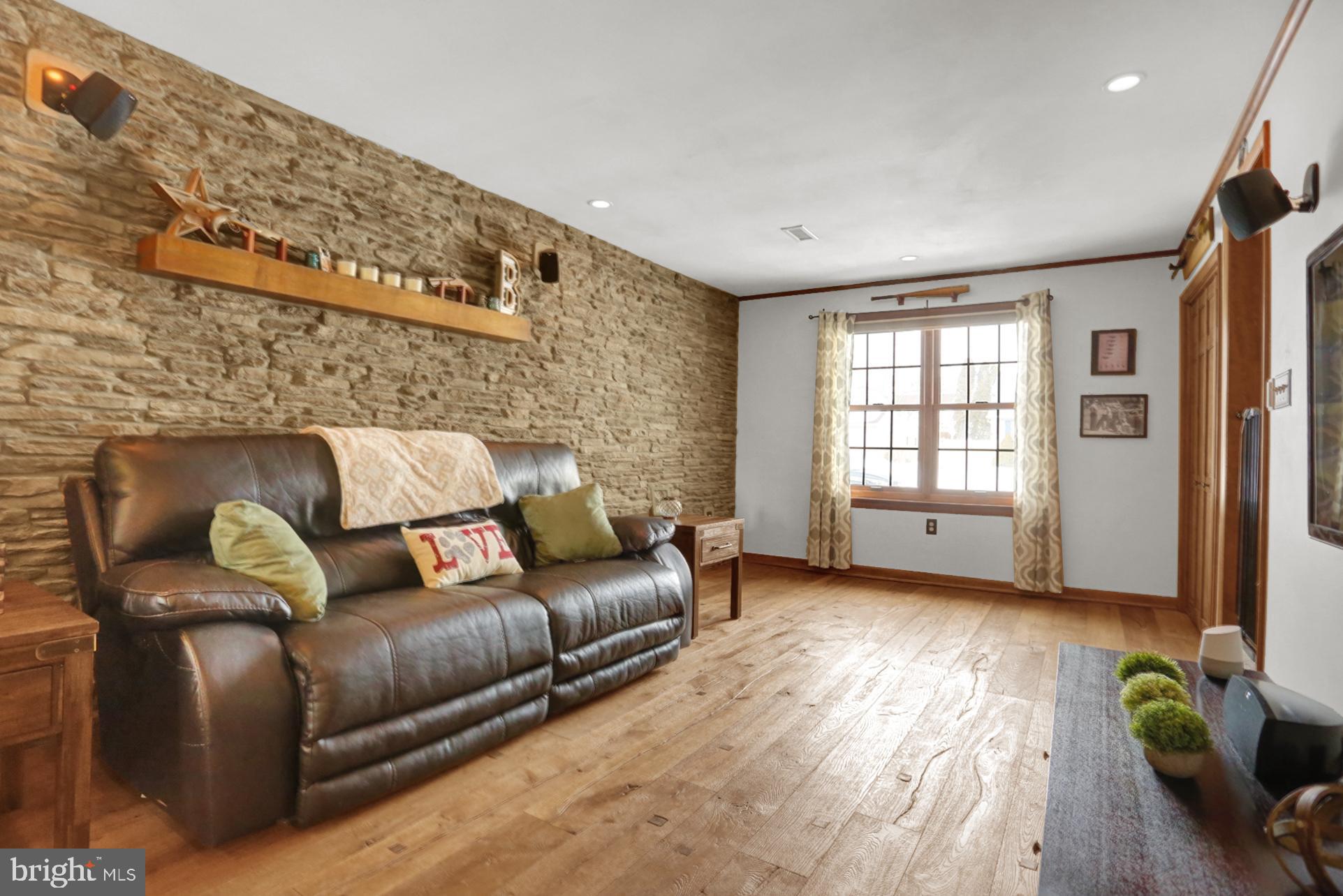 LORANE ORCHARD - Residential