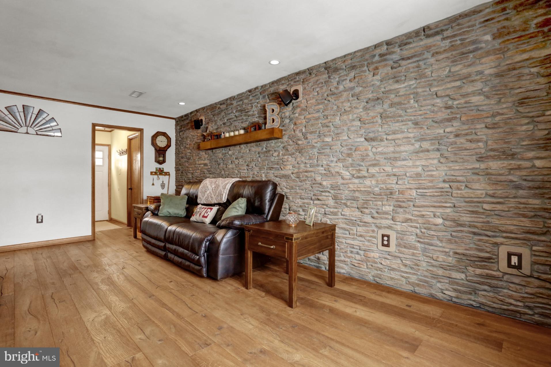 LORANE ORCHARD - Residential
