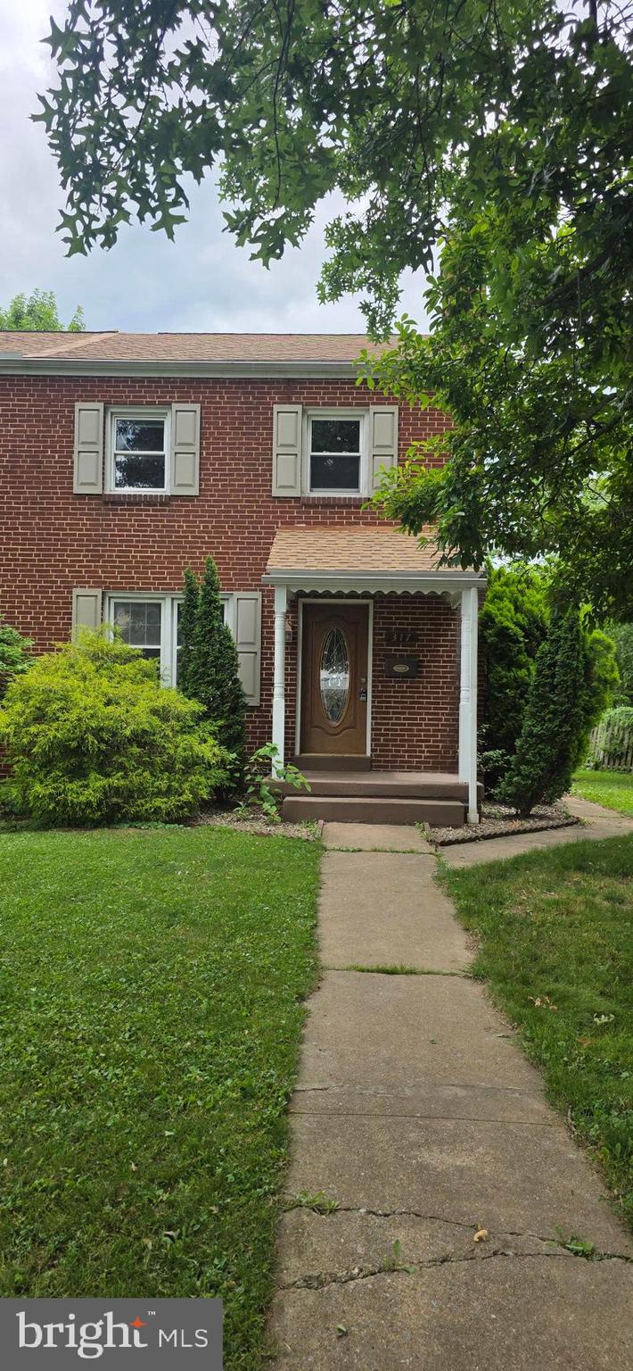 FOR SALE! Great opportunity to bring your creativity. 3 Bedroom 1.5 Bath Home.  New heating and AC unit just installed. New Roof in 2021. Schedule your showing today!