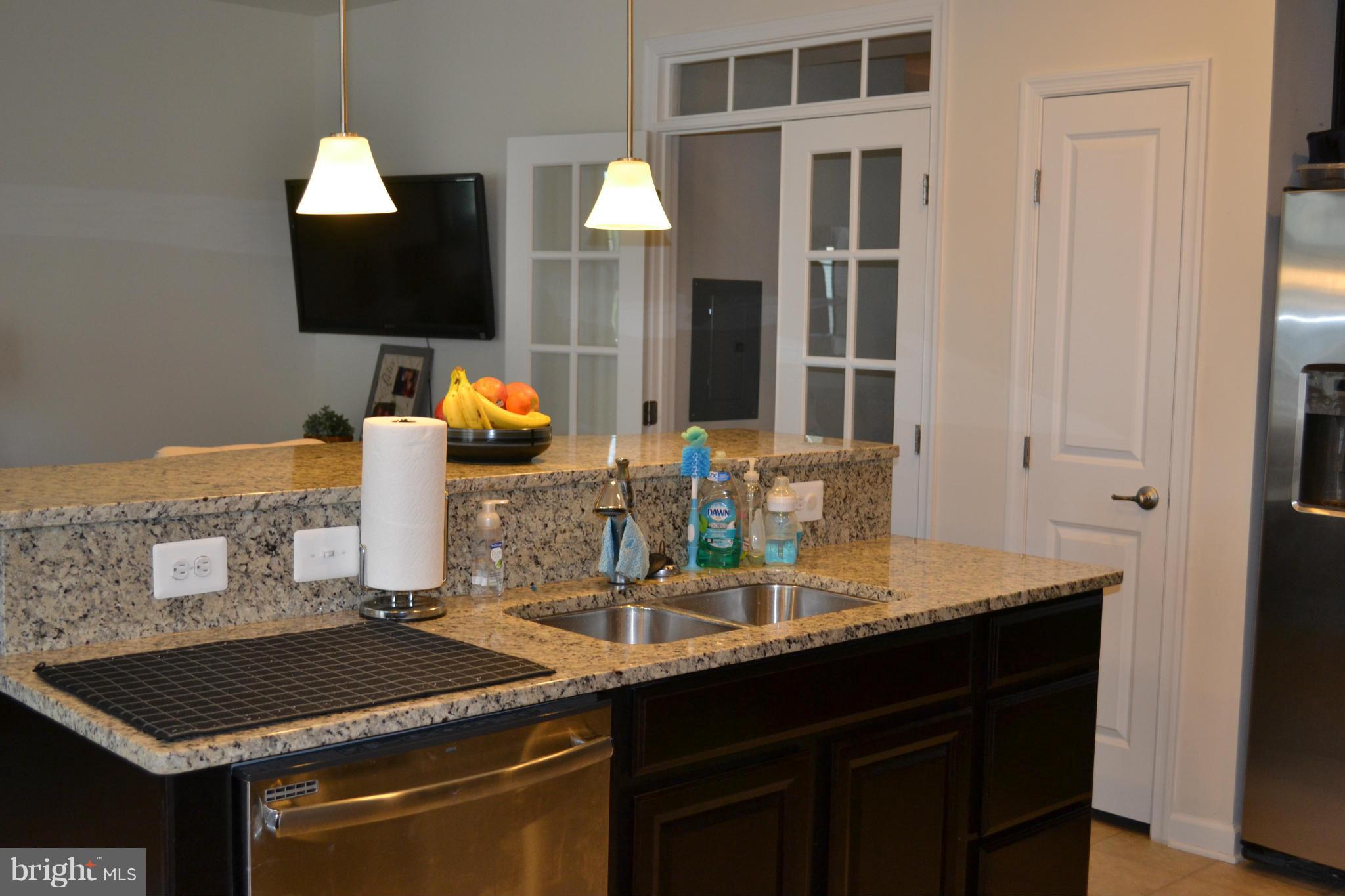 TOWN CENTER COMMONS - Residential Lease