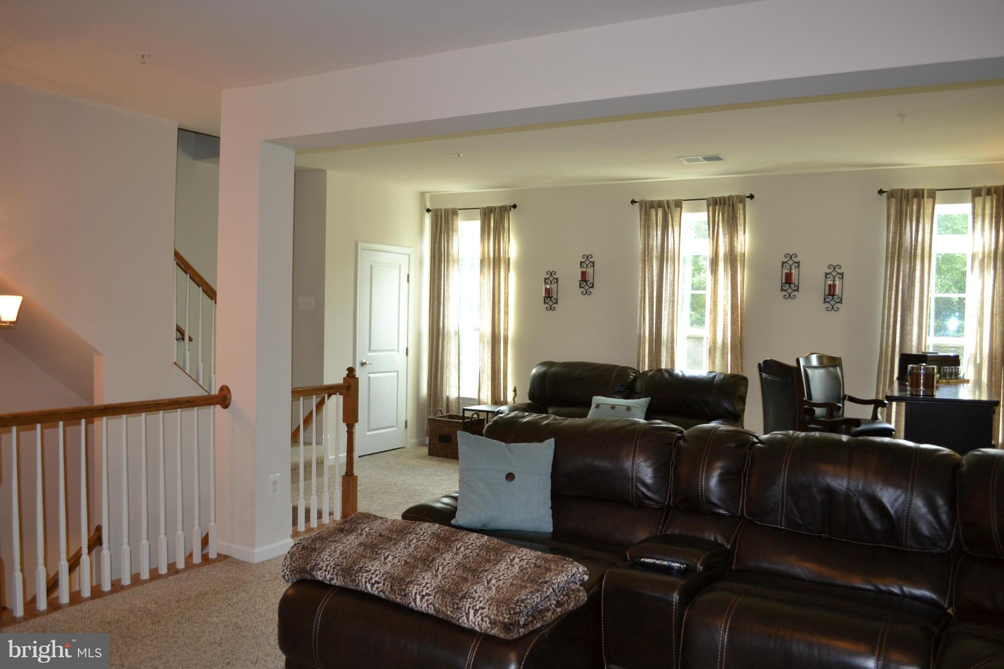 TOWN CENTER COMMONS - Residential Lease