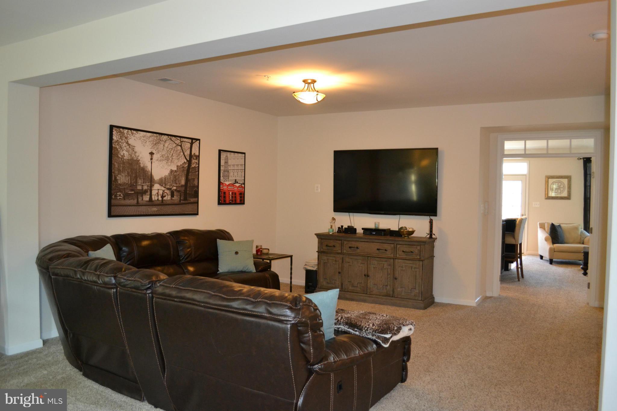 TOWN CENTER COMMONS - Residential Lease