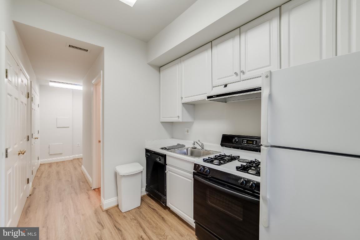COUNTRY CLUB HILLS - Residential