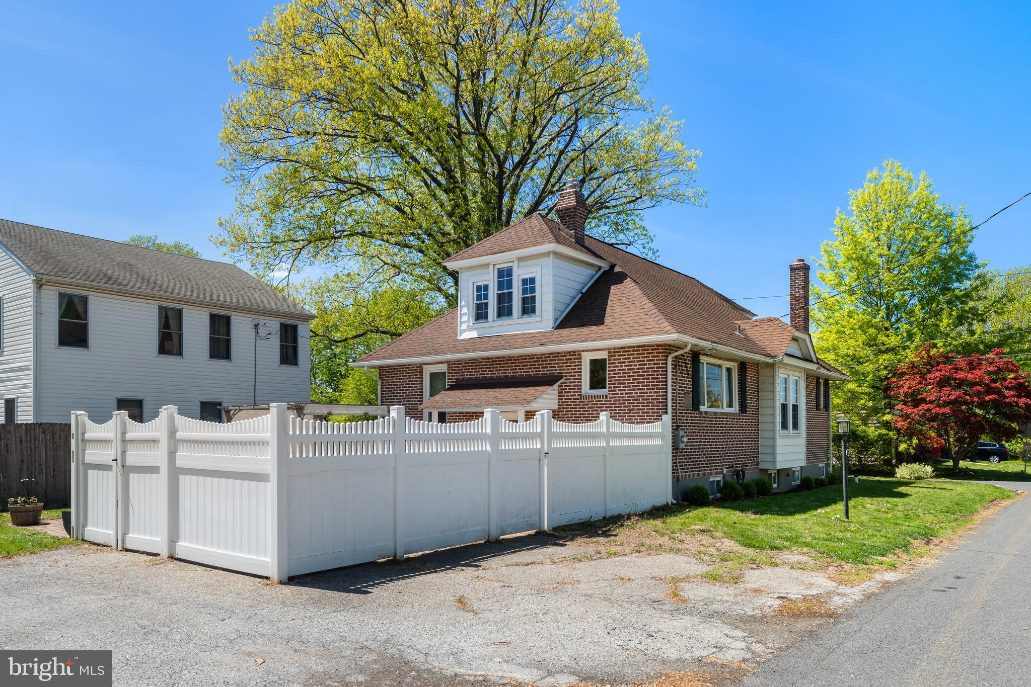NEWTOWN SQ - Residential