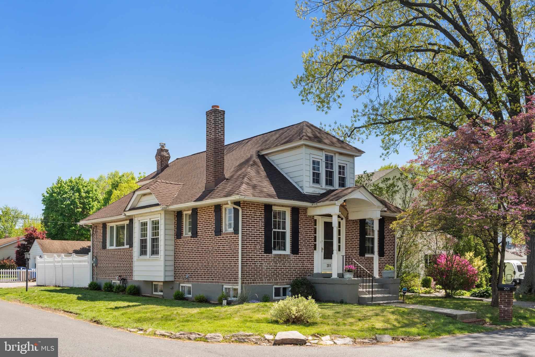 NEWTOWN SQ - Residential