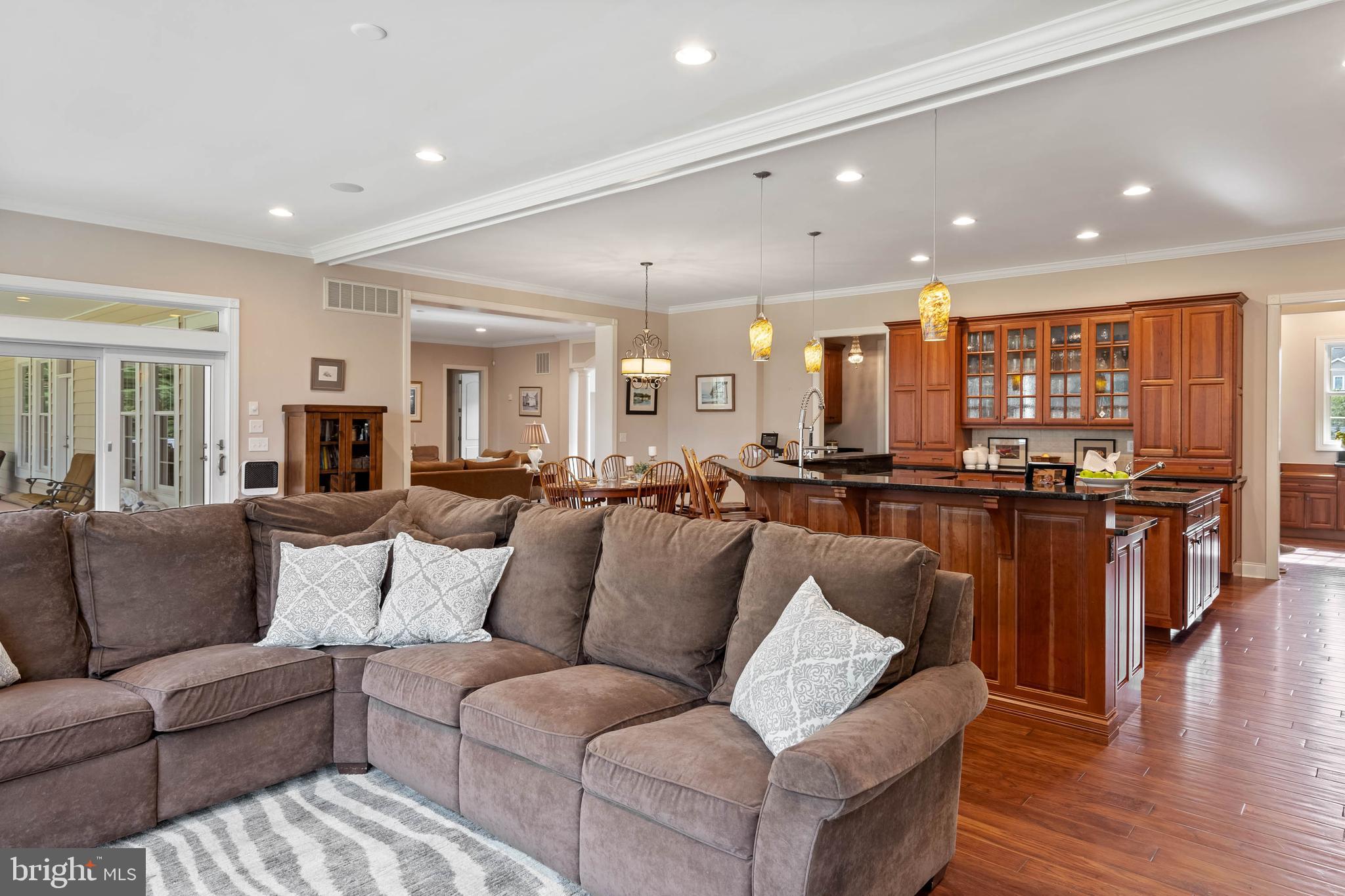 WOLFE POINTE - Residential
