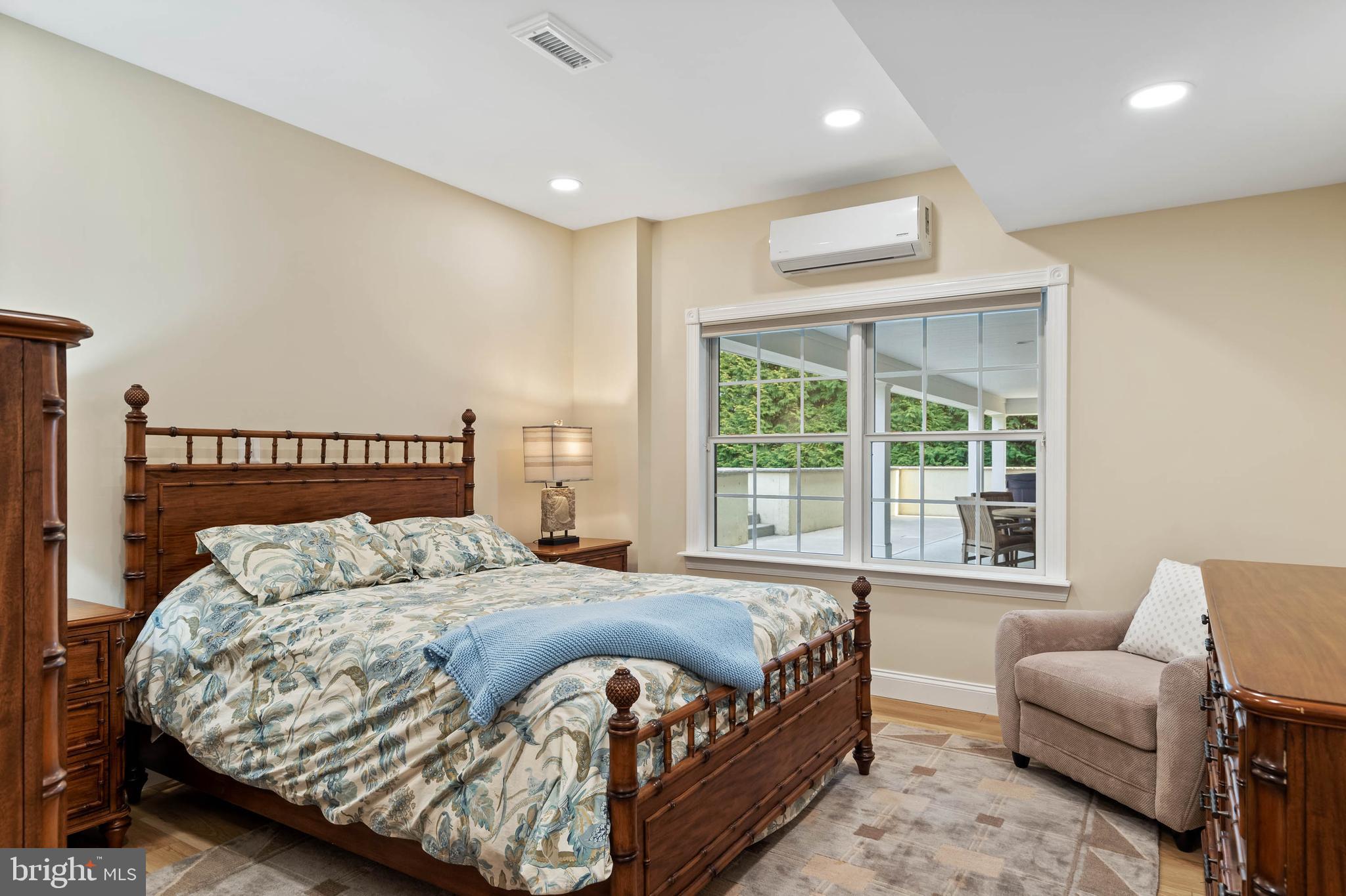 WOLFE POINTE - Residential